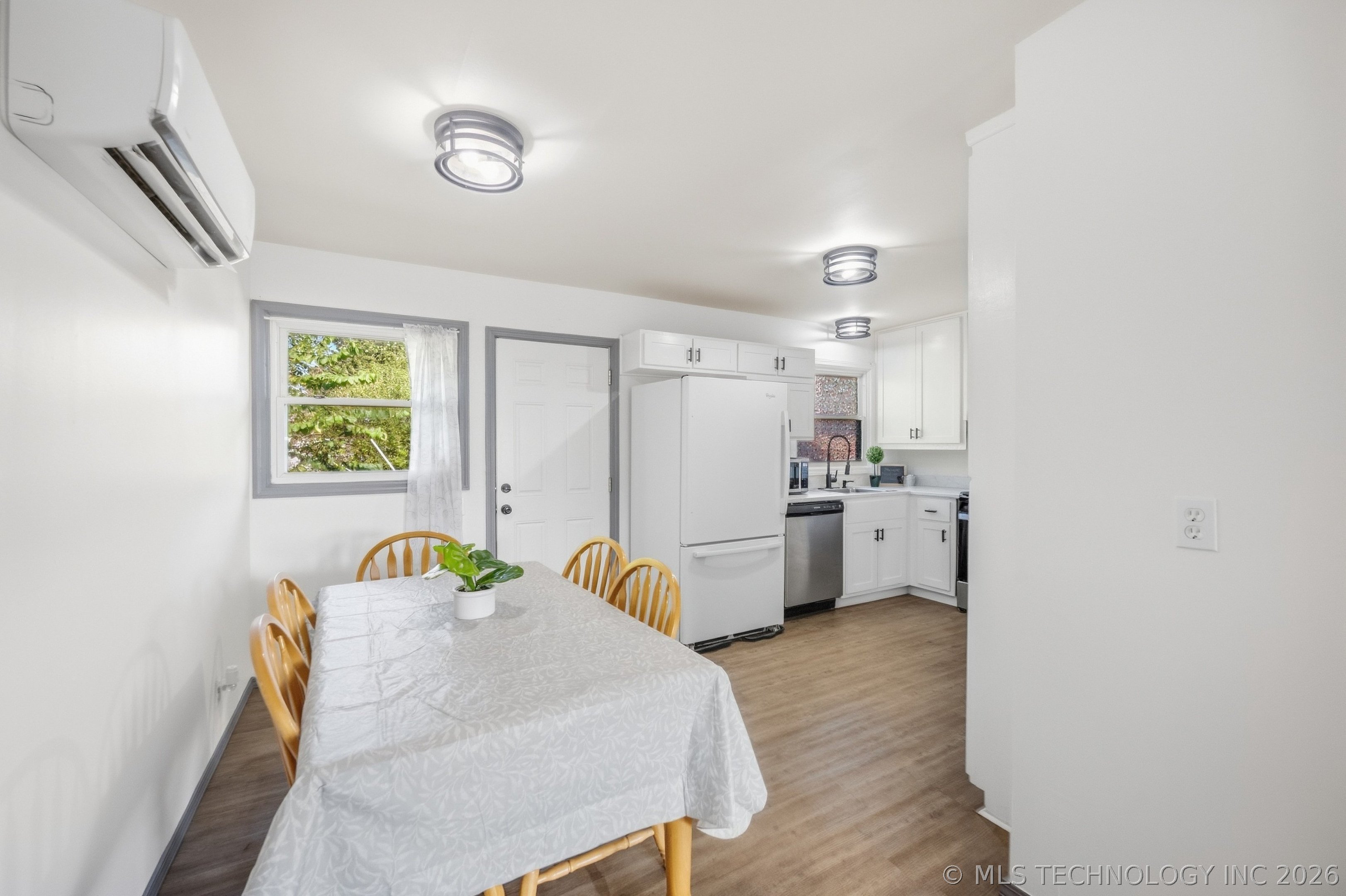 427 Meadowbrook Lane Property Photo 10