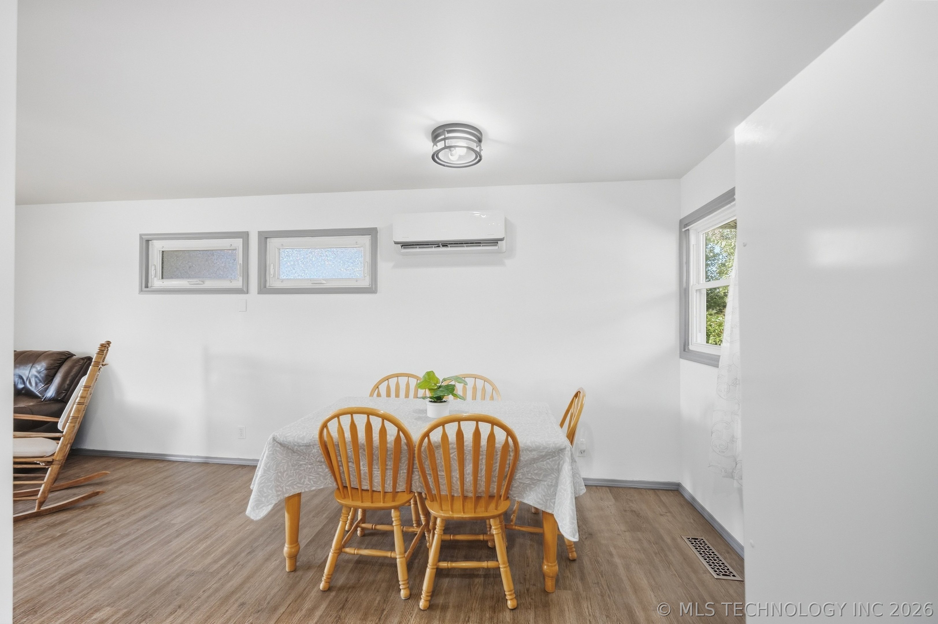 427 Meadowbrook Lane Property Photo 11