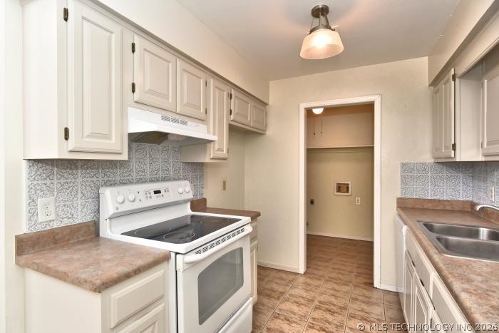 6105 S Vancouver Avenue Property Photo 9