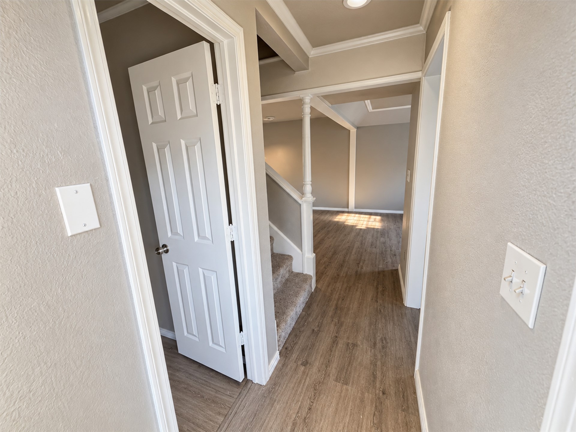 6204 S Trenton Court Property Photo 3