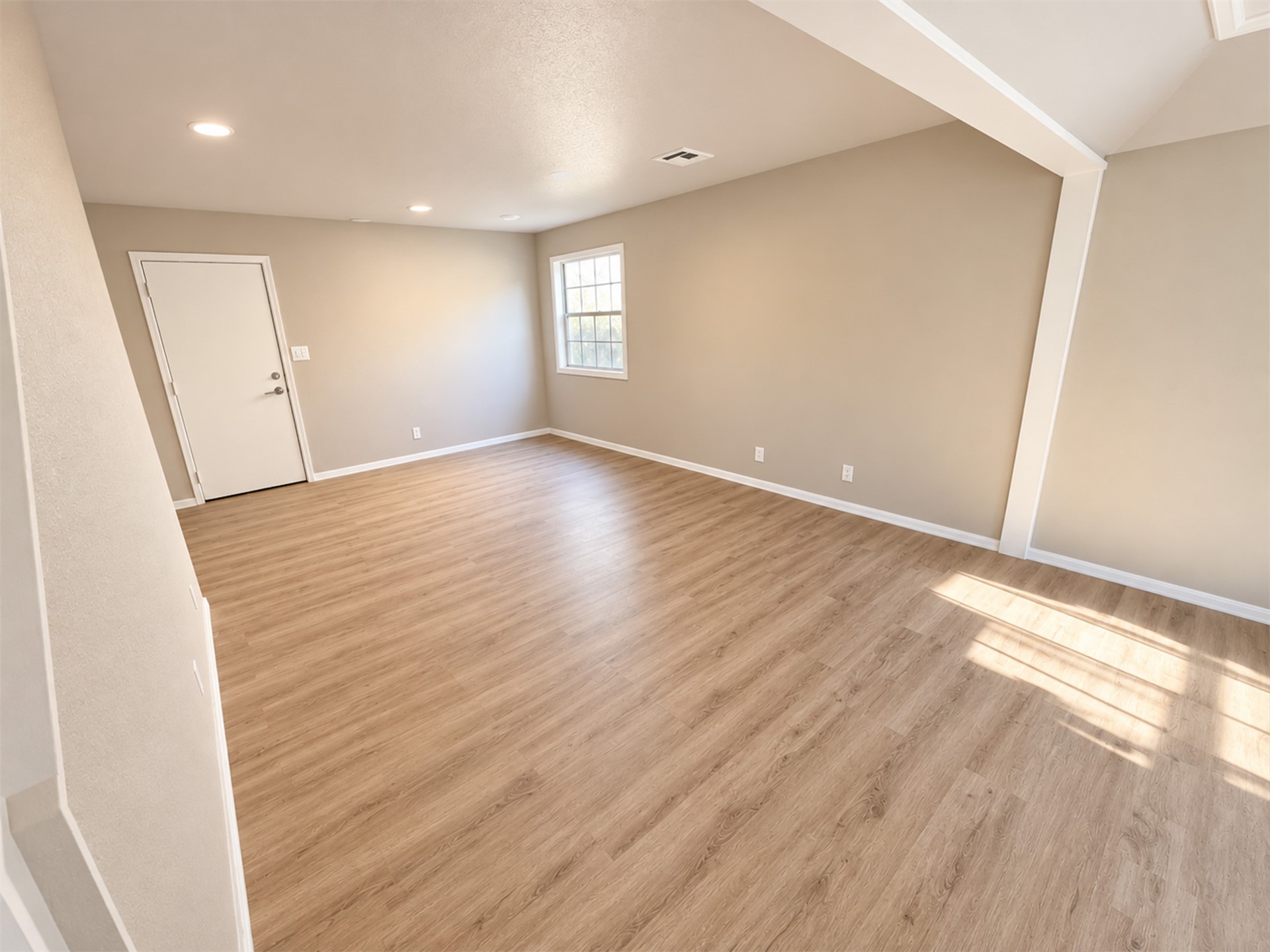6204 S Trenton Court Property Photo 7