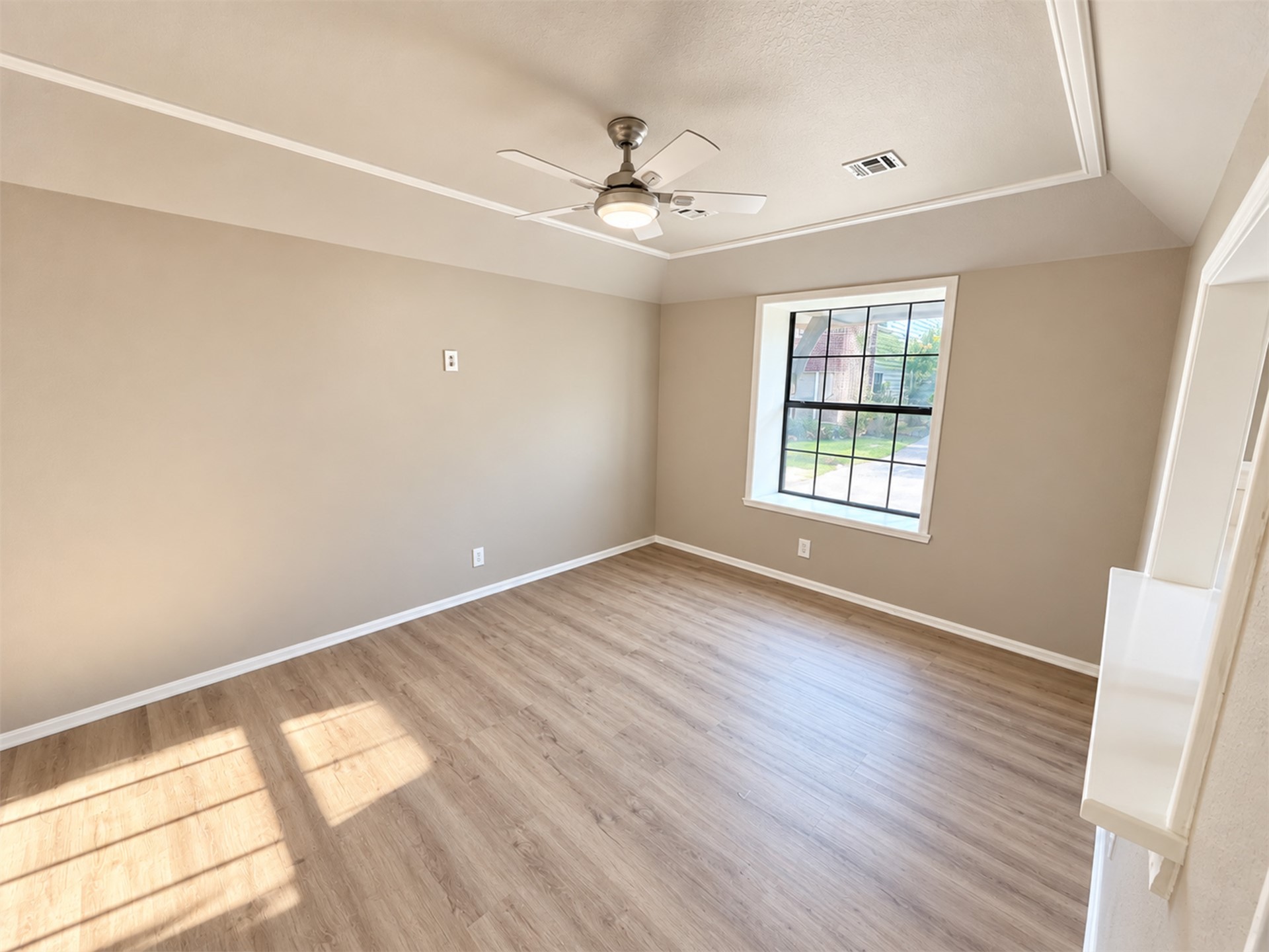 6204 S Trenton Court Property Photo 8