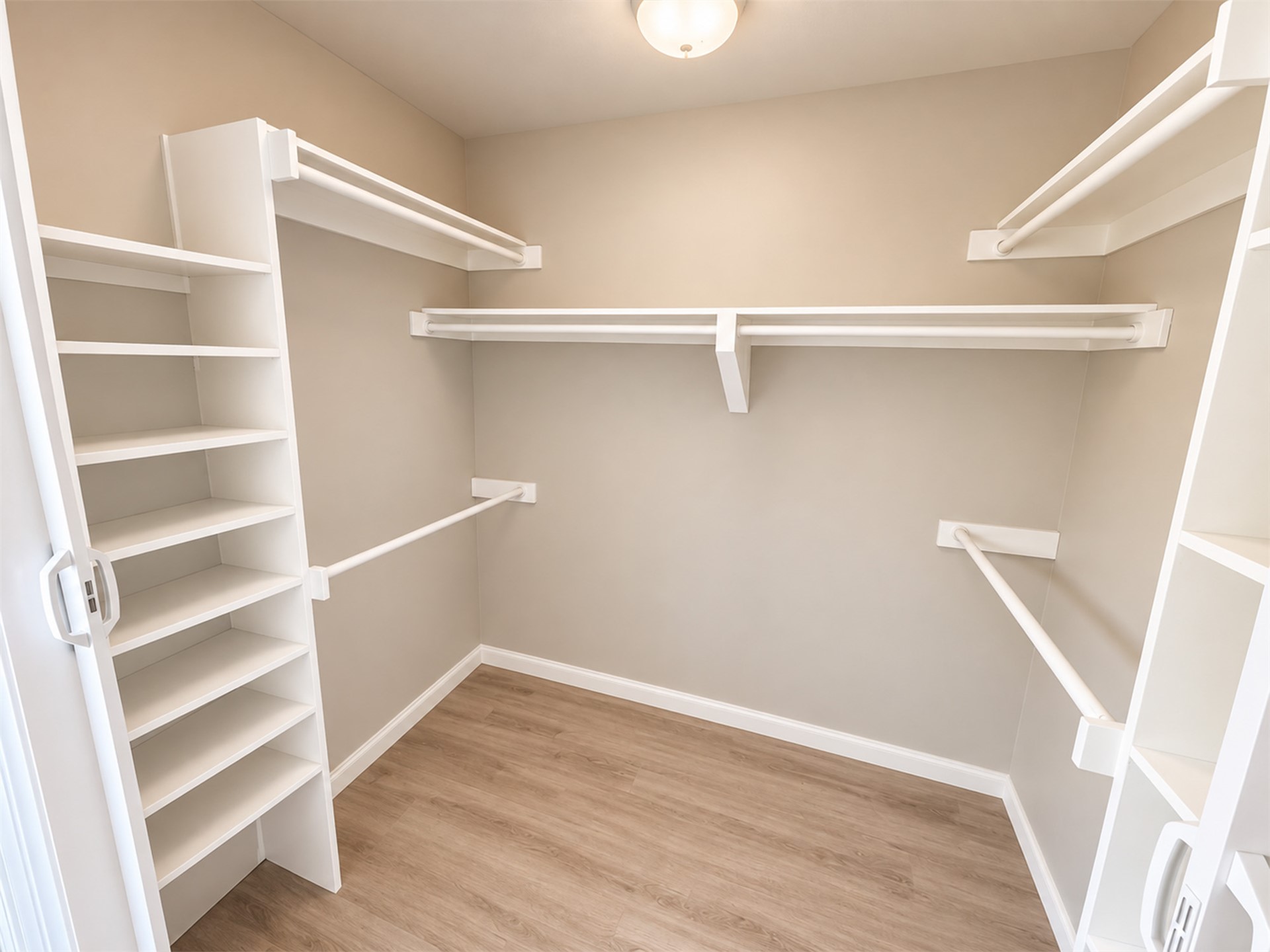 6204 S Trenton Court Property Photo 17