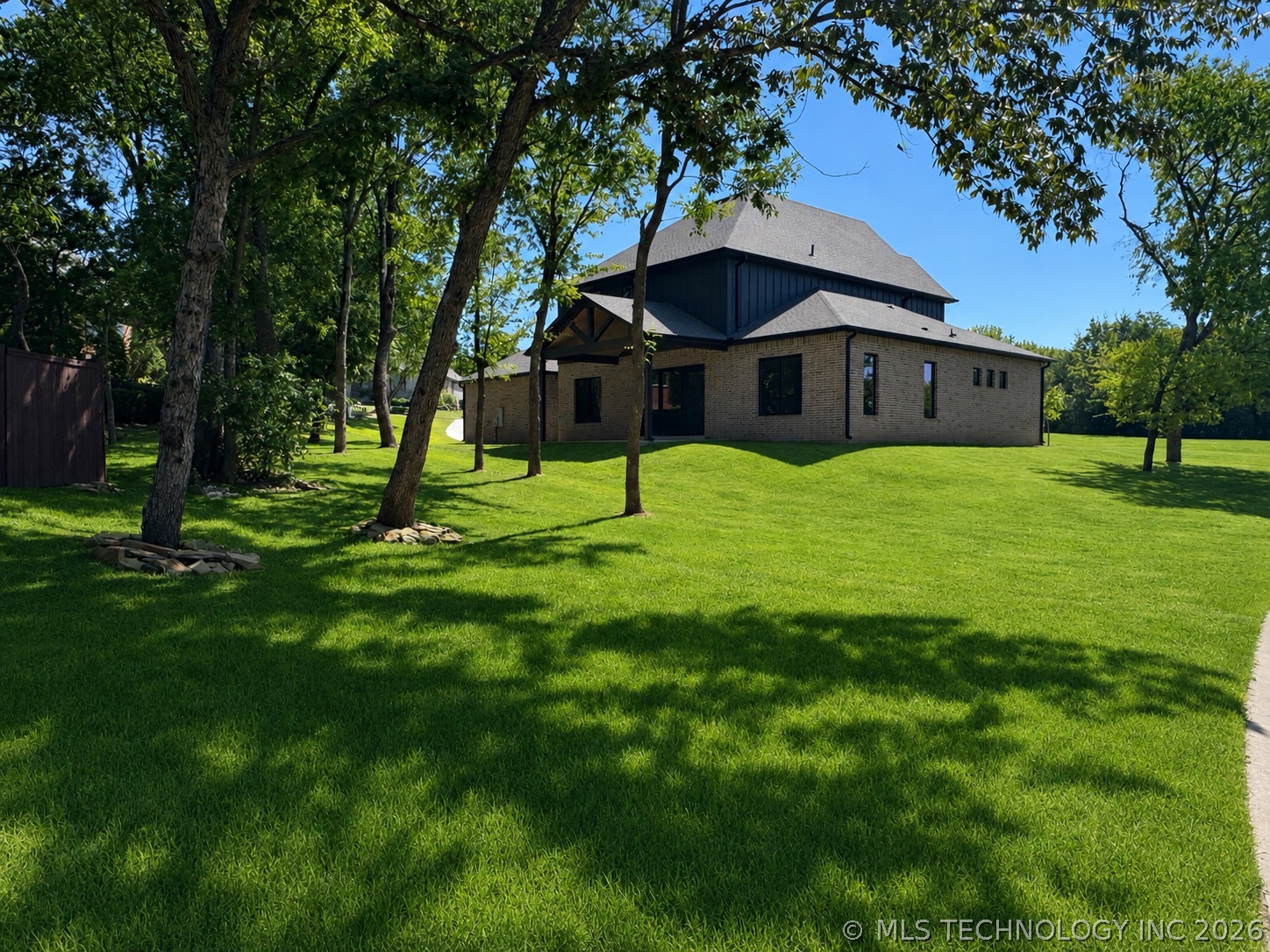 1937 S Surrey Court Property Photo 9