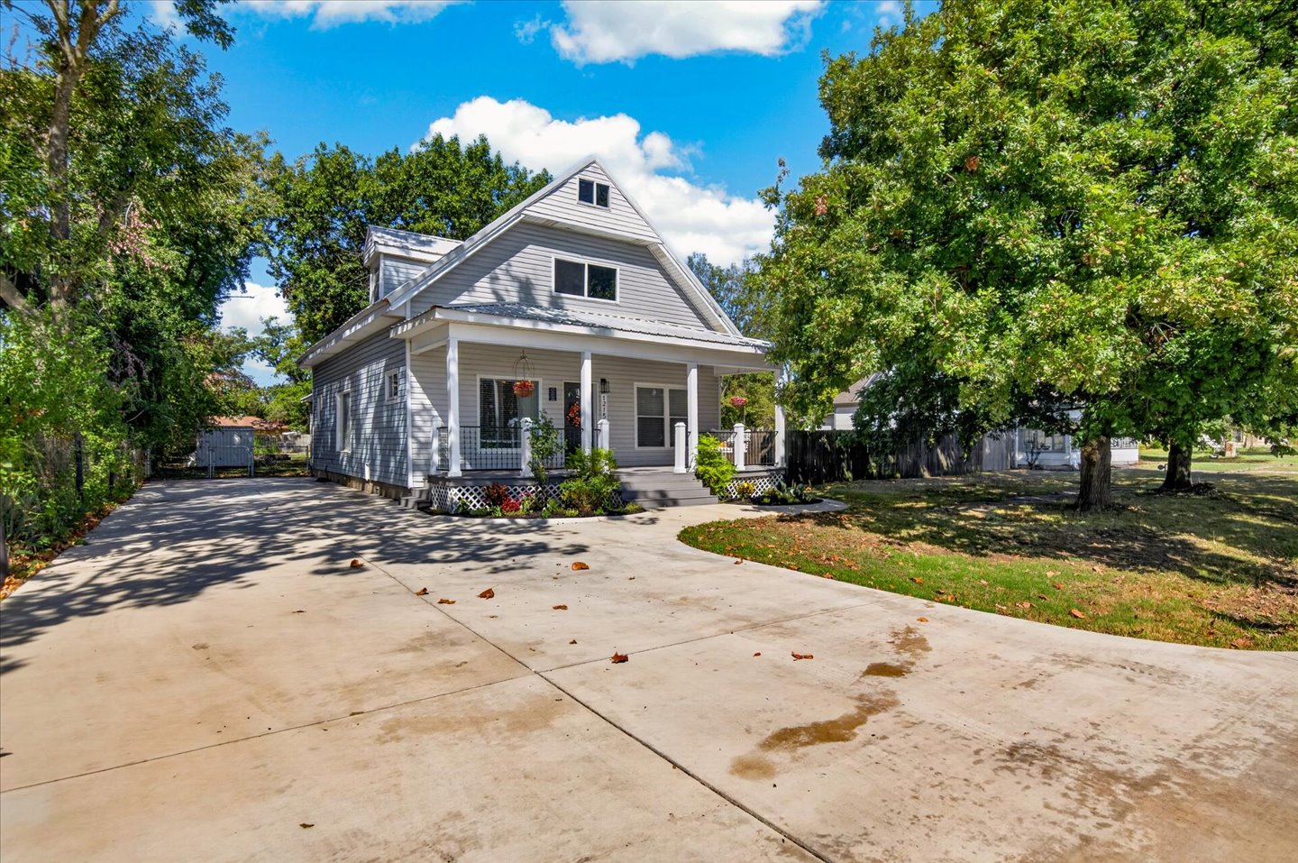 1215 N Front Street Property Photo 1