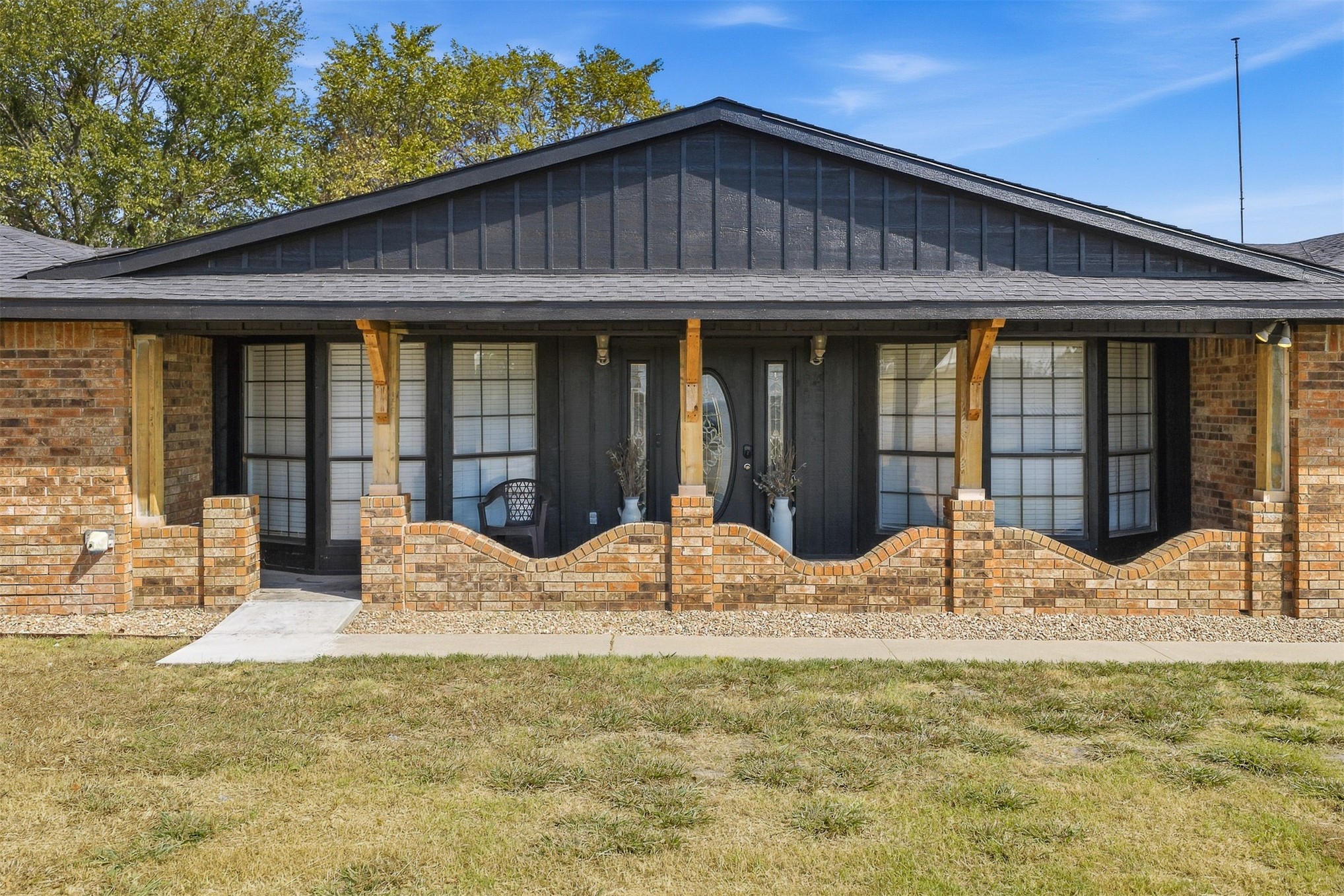 1370 Lincoln Property Photo 2