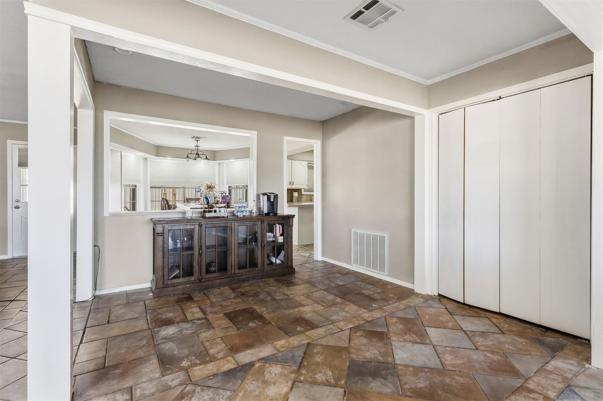 1370 Lincoln Property Photo 8