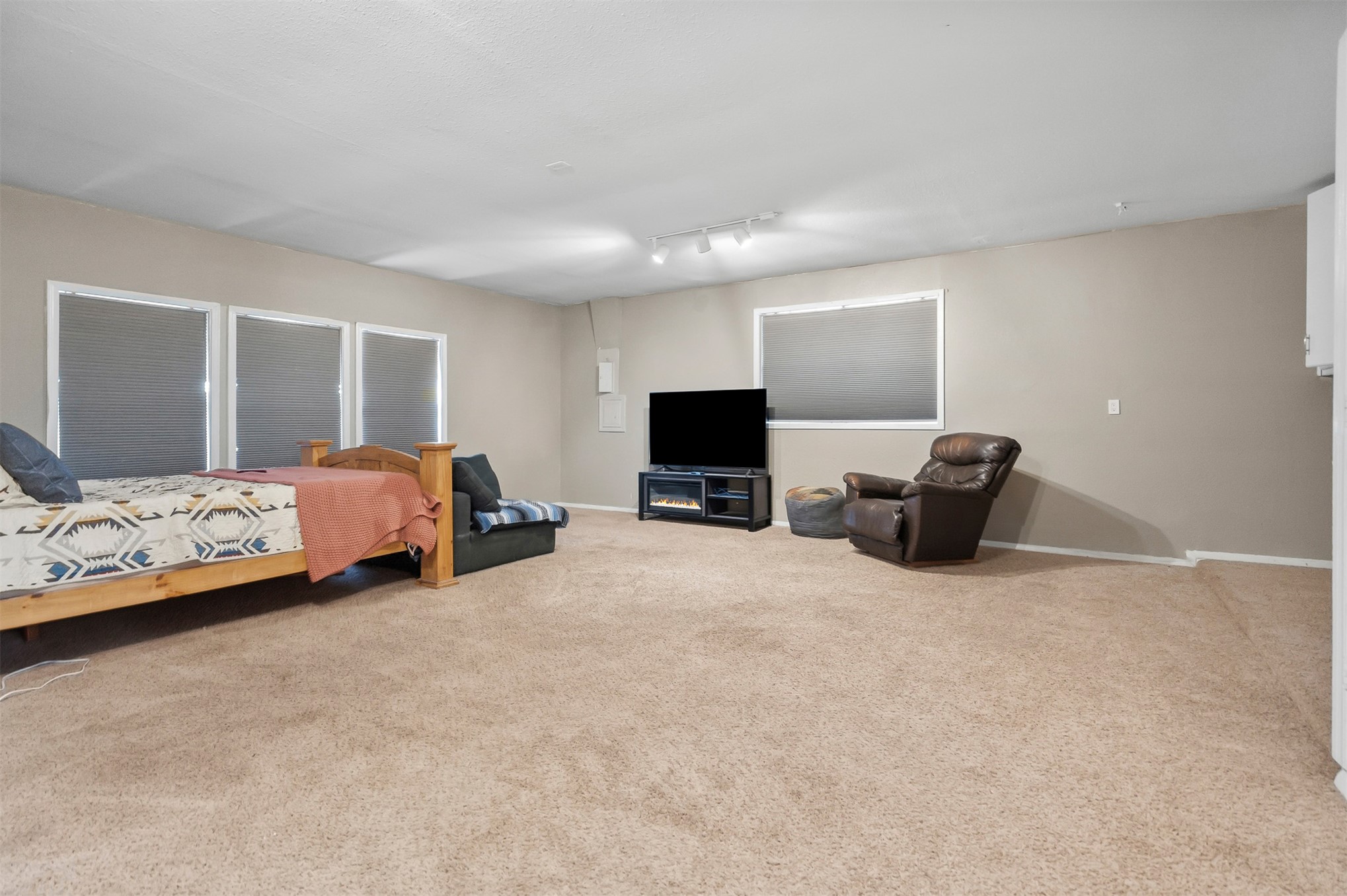 1370 Lincoln Property Photo 28