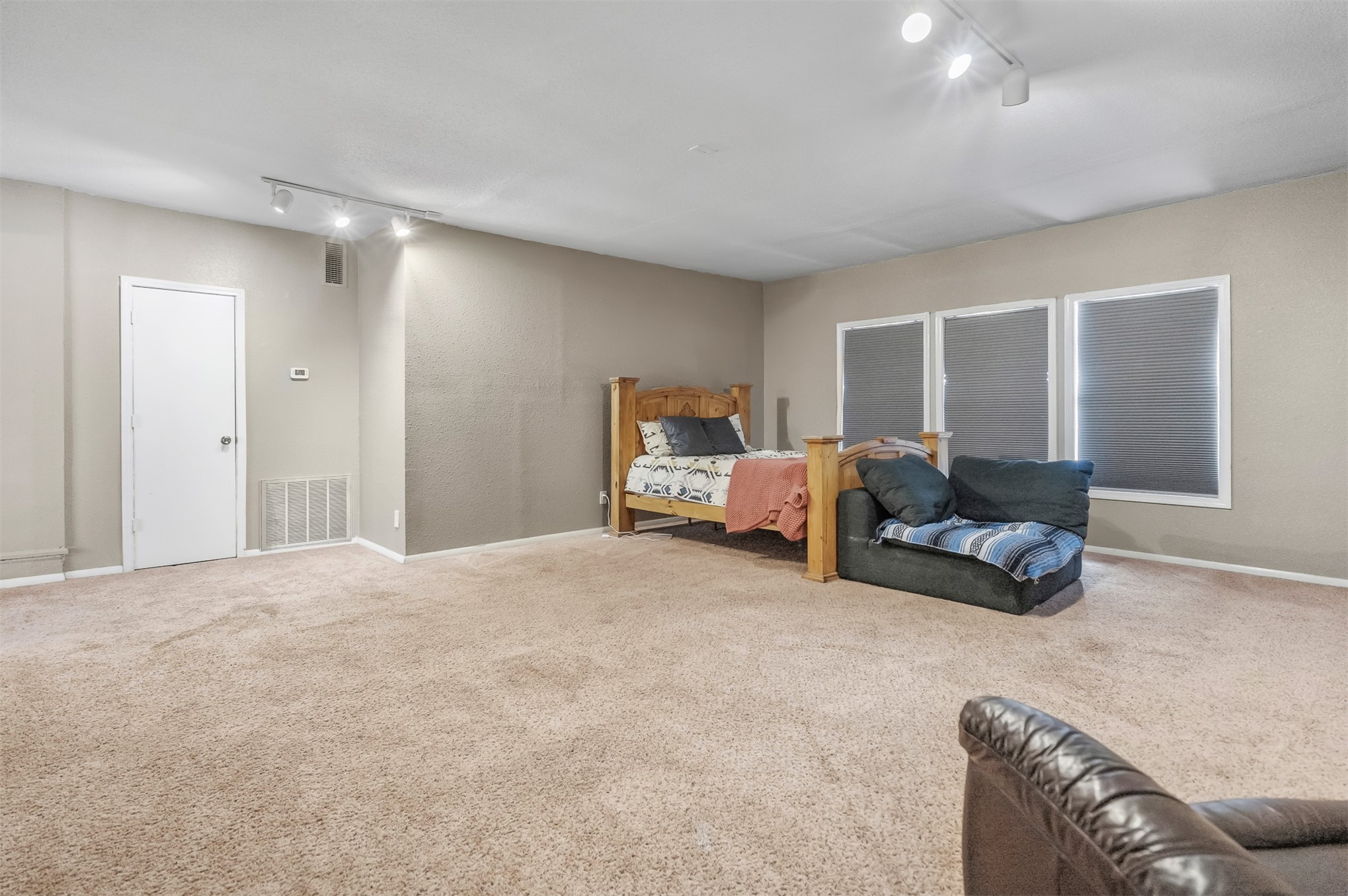 1370 Lincoln Property Photo 29
