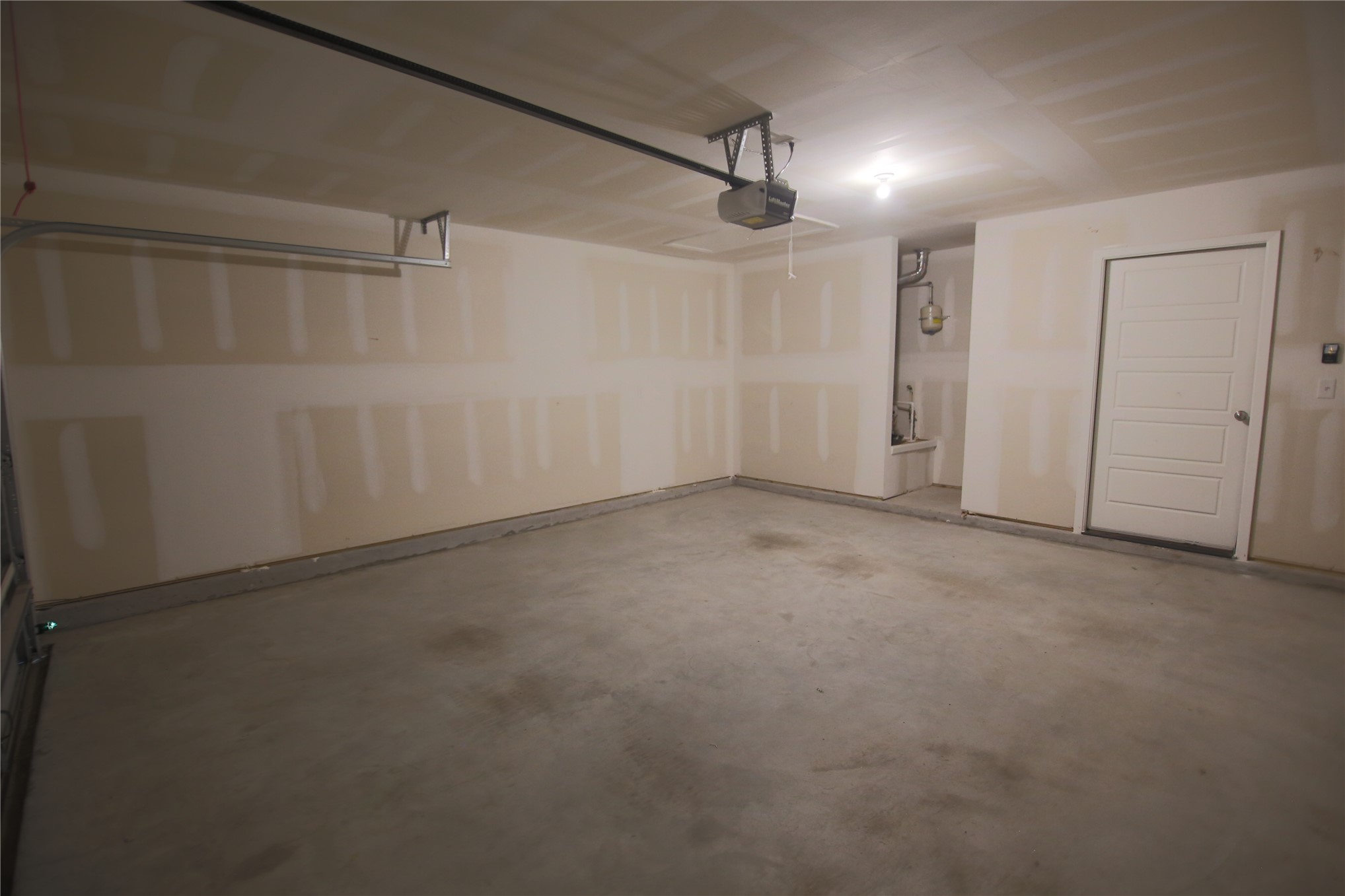 14202 N 74 East Avenue Property Photo 16