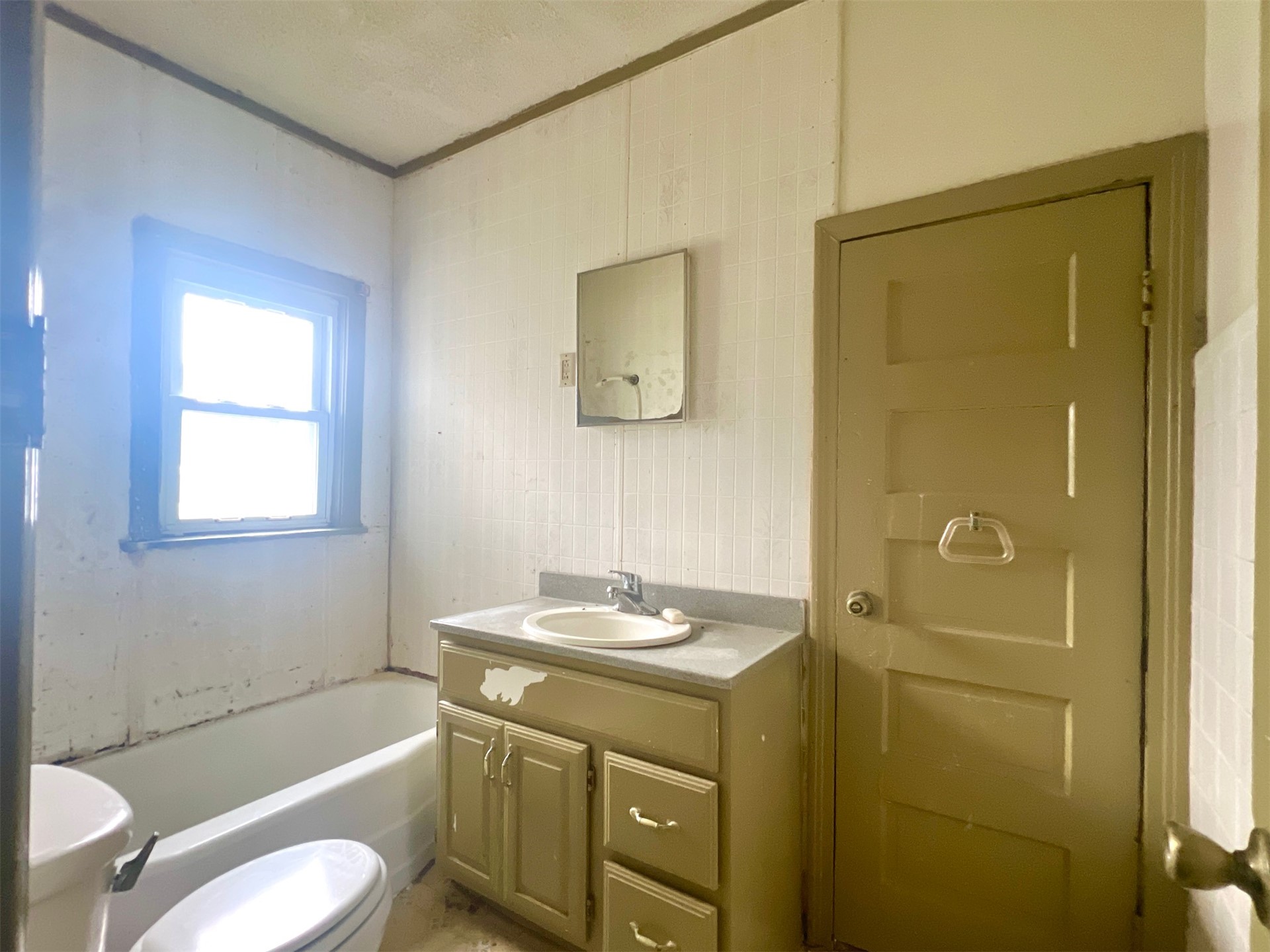 2532 E 7th Street Property Photo 4
