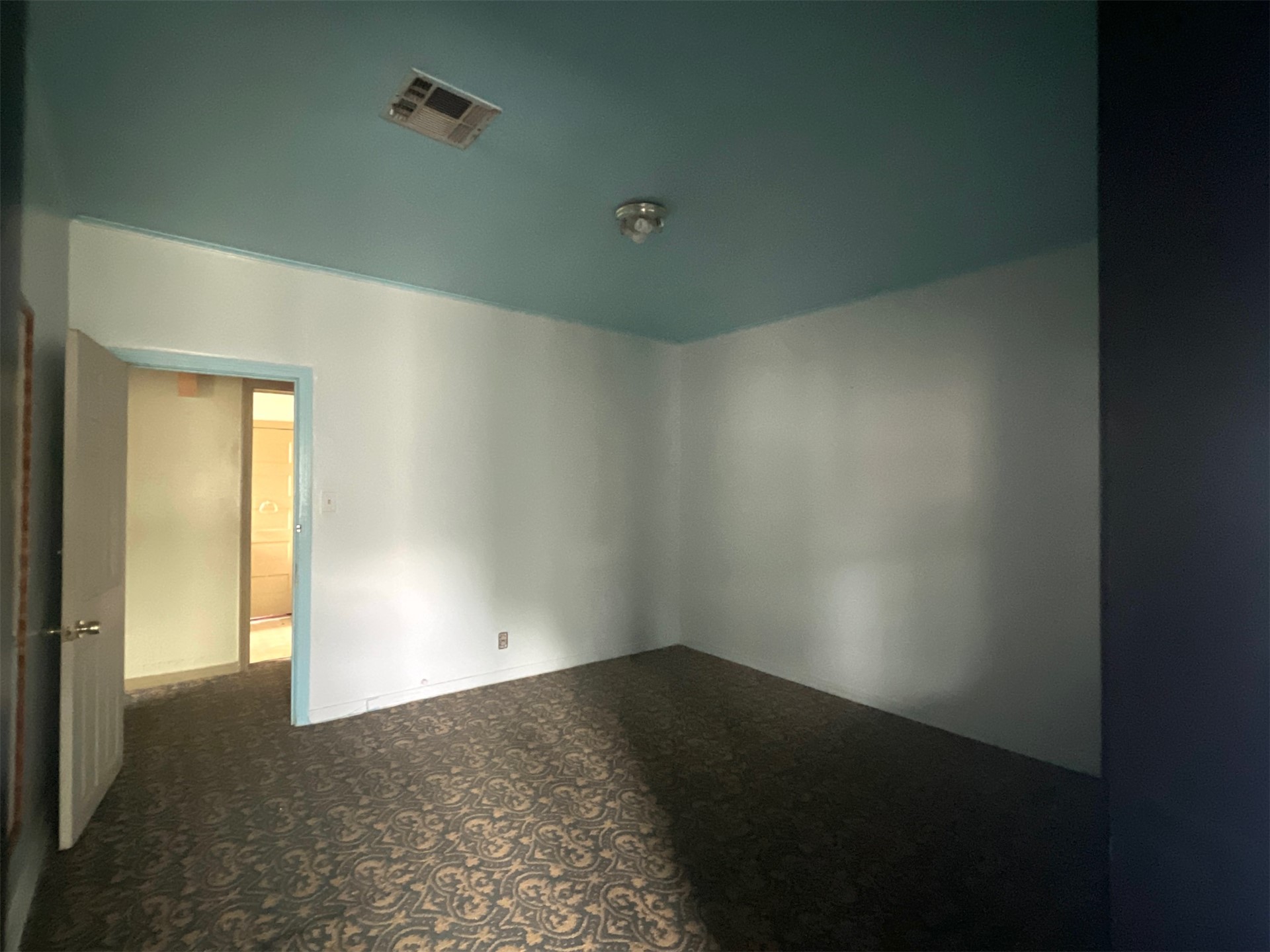 2532 E 7th Street Property Photo 6