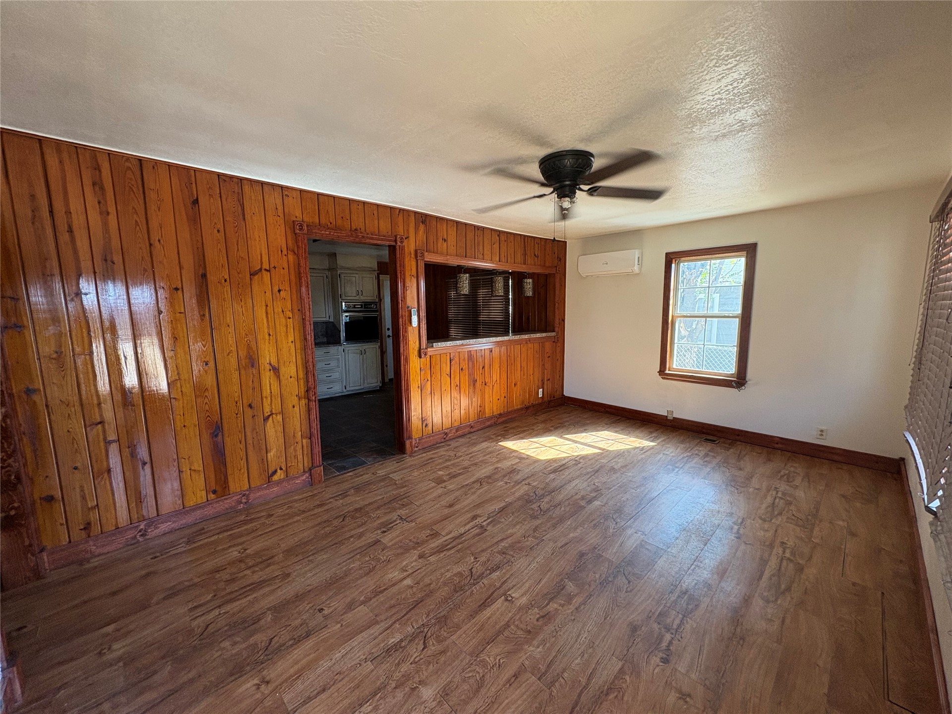 107 N Walker Property Photo 3