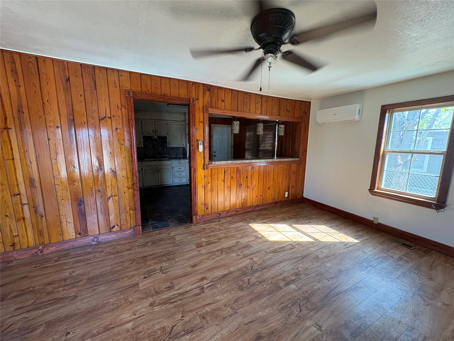 107 N Walker Property Photo 4