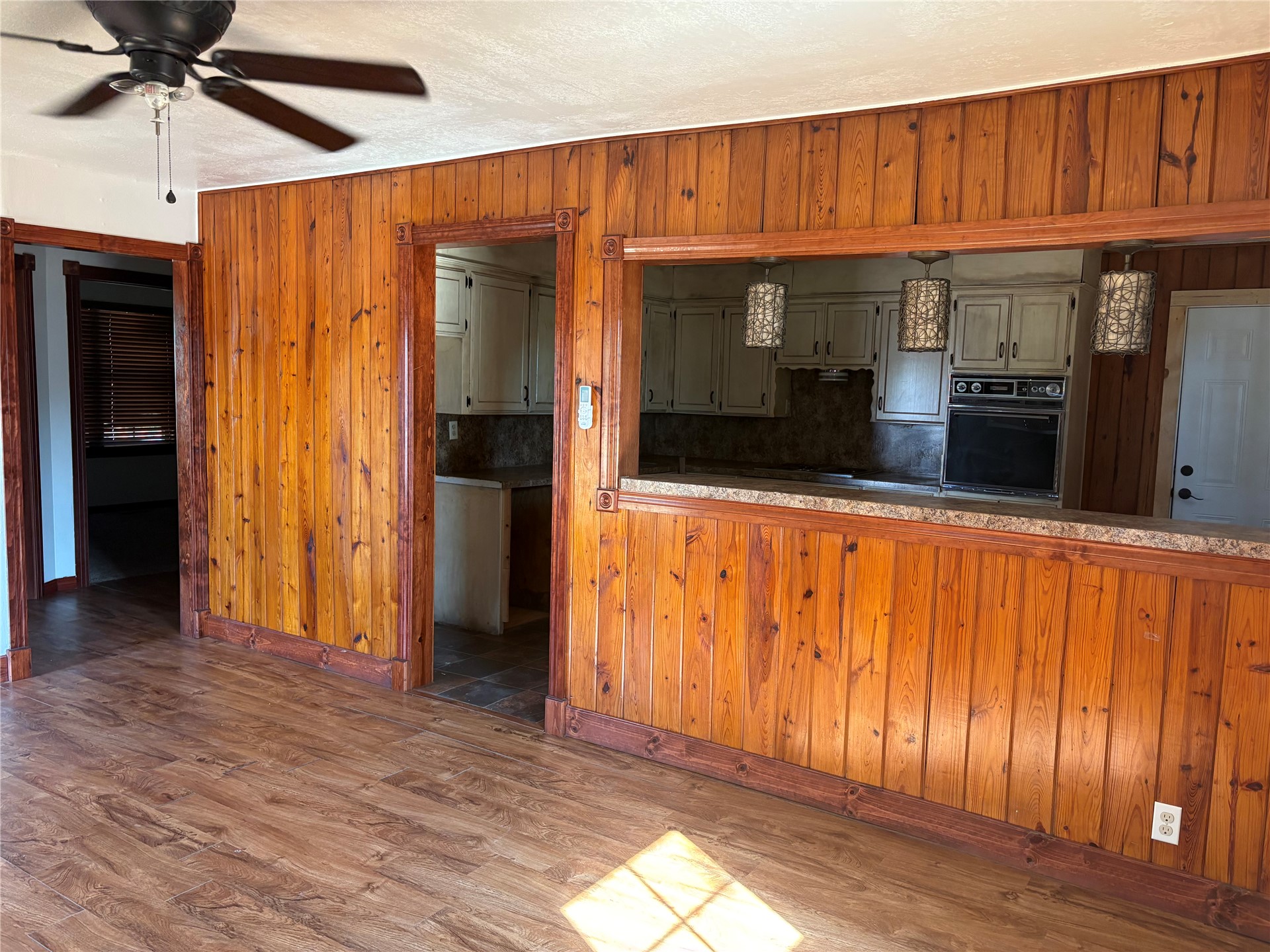 107 N Walker Property Photo 6