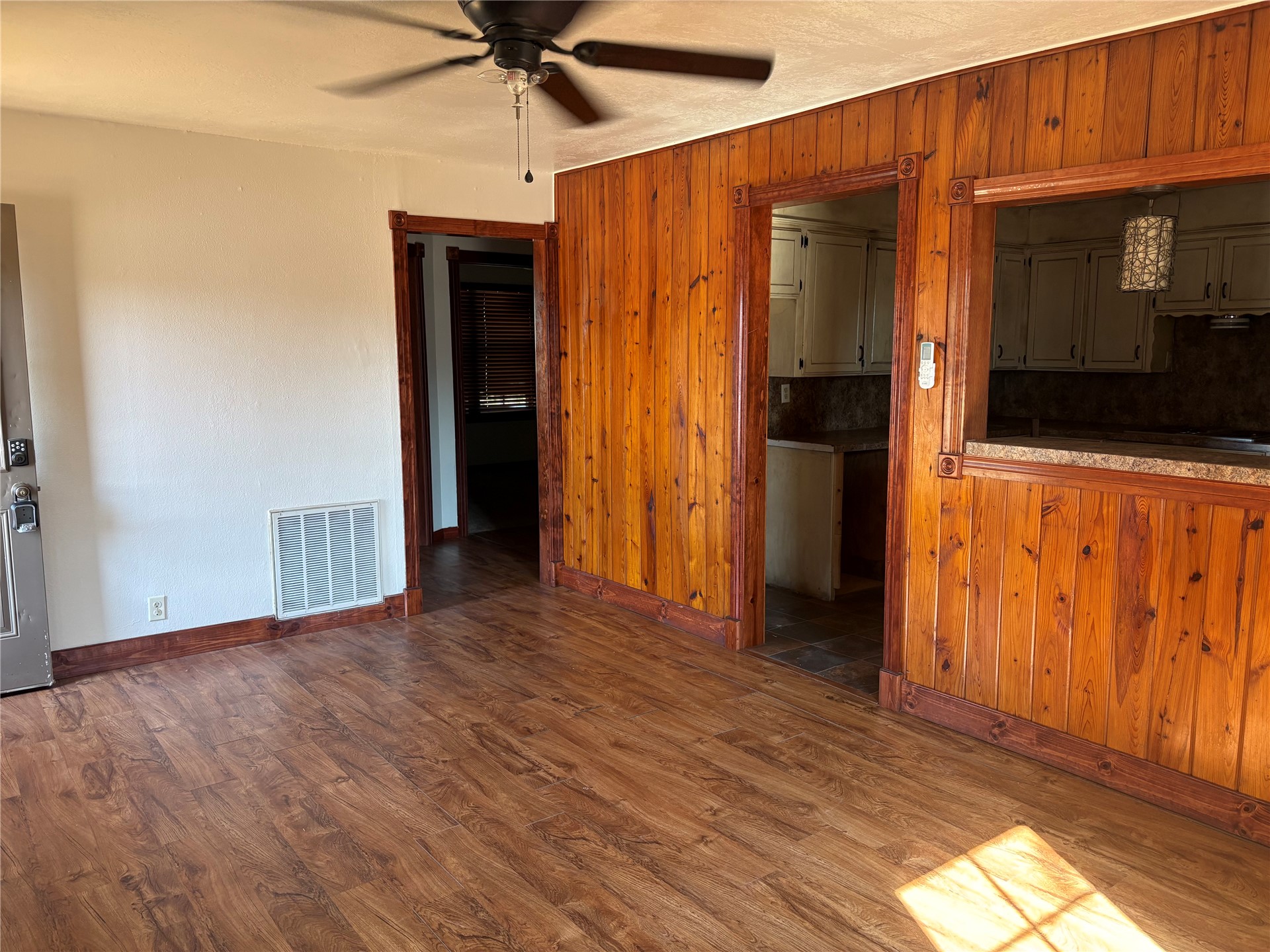 107 N Walker Property Photo 7
