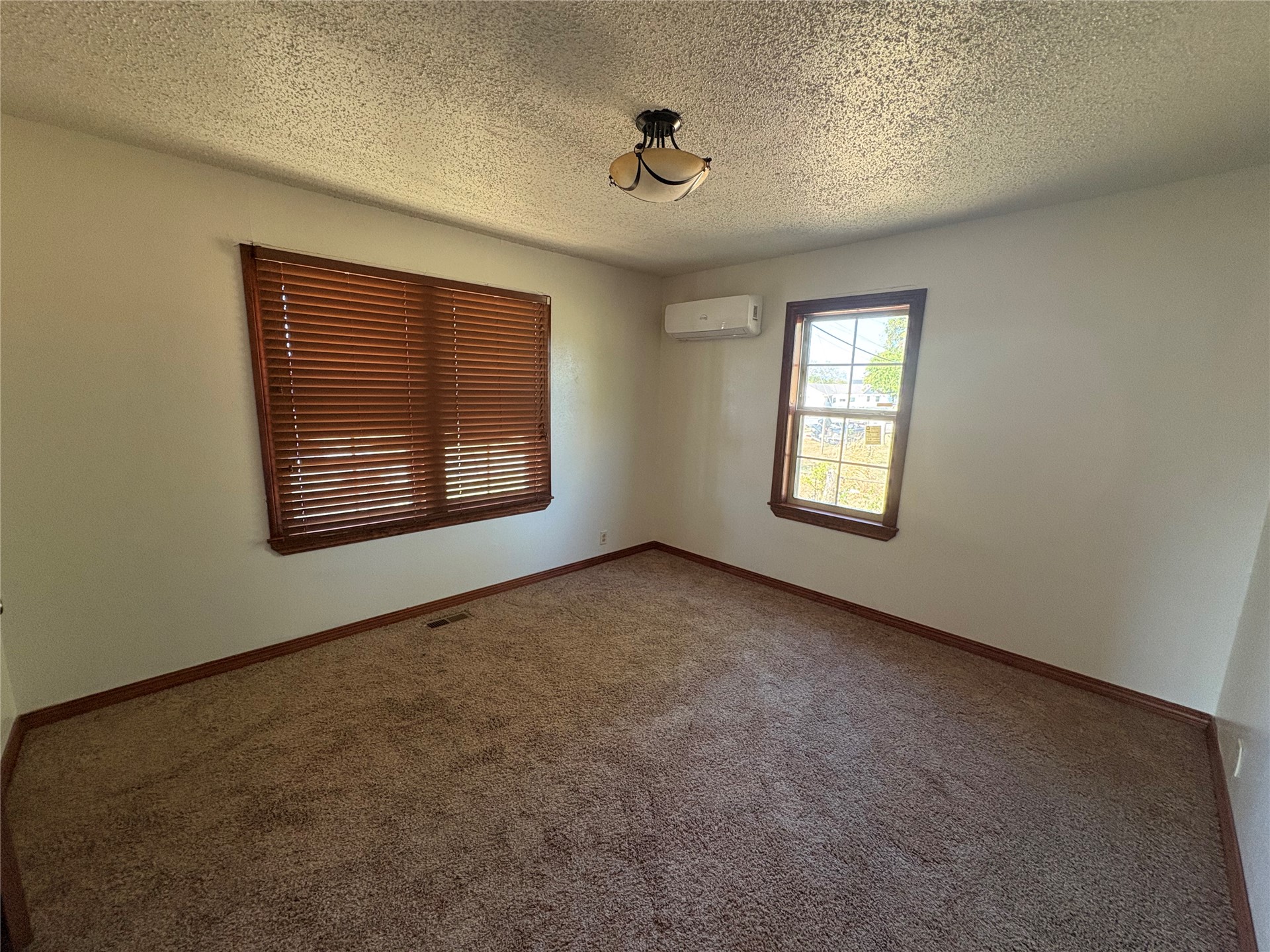107 N Walker Property Photo 12