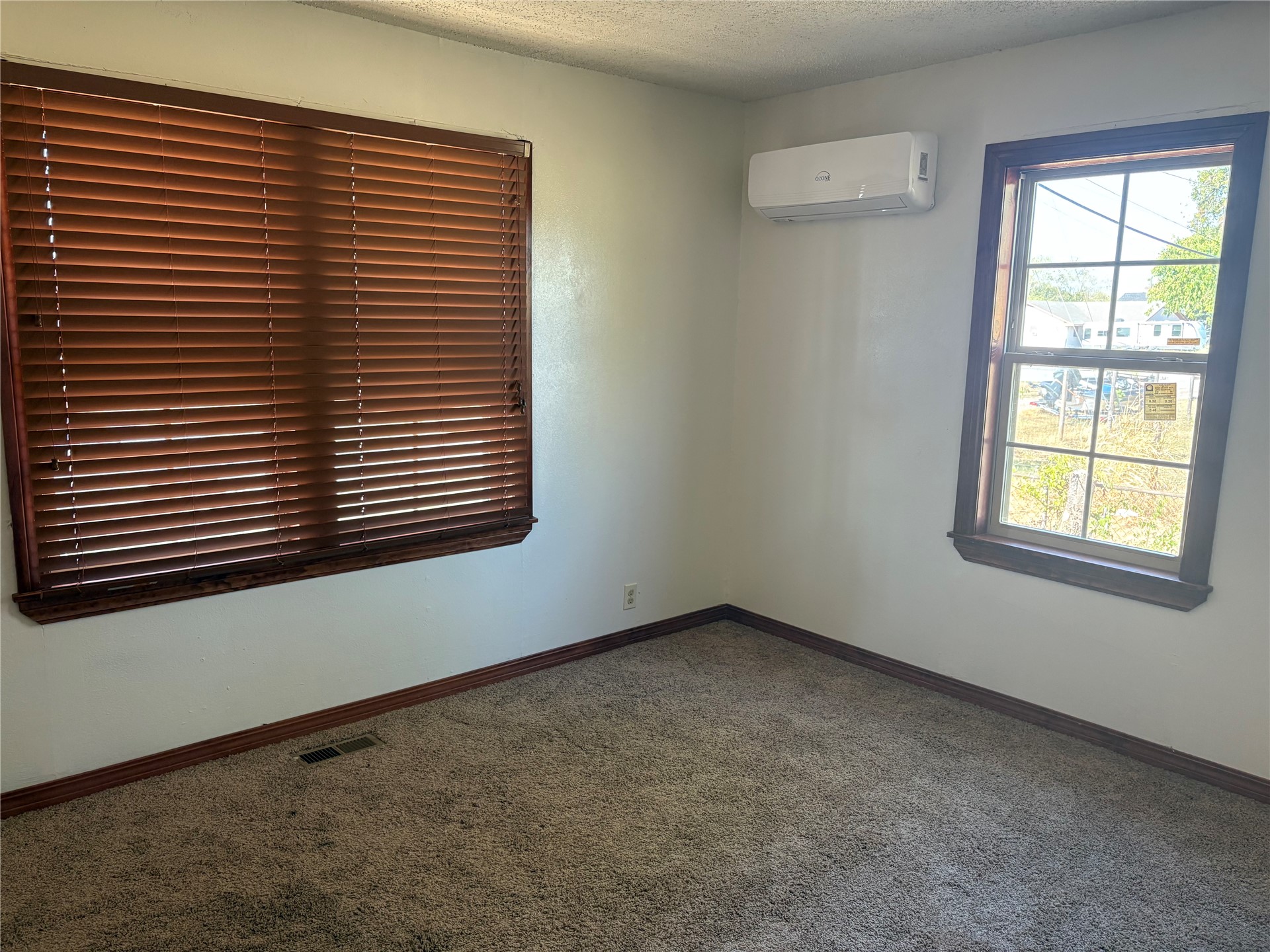 107 N Walker Property Photo 13