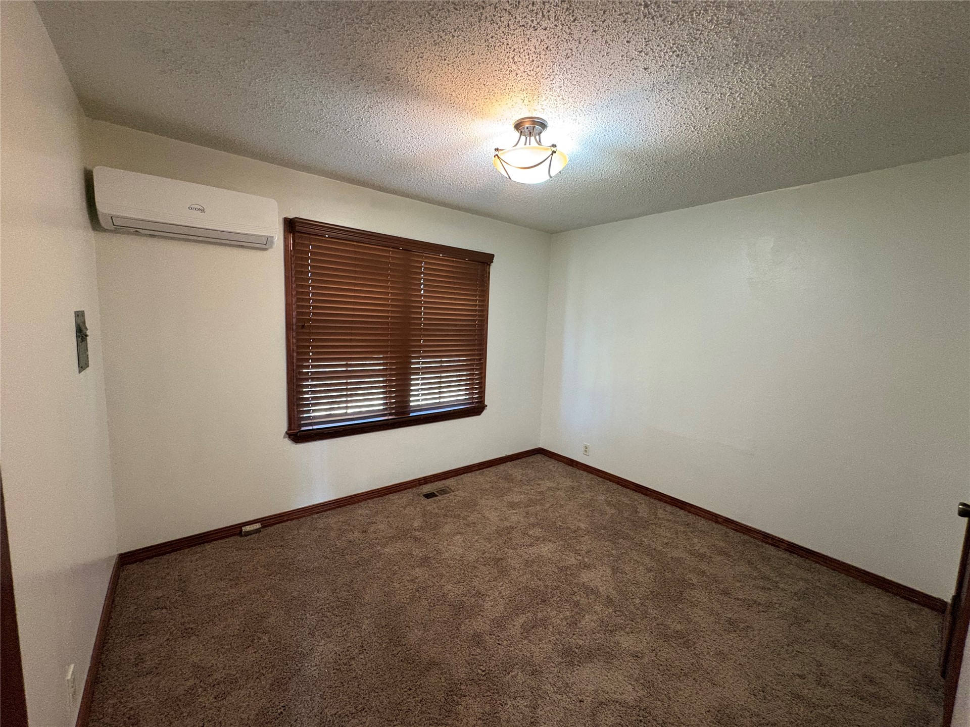 107 N Walker Property Photo 14