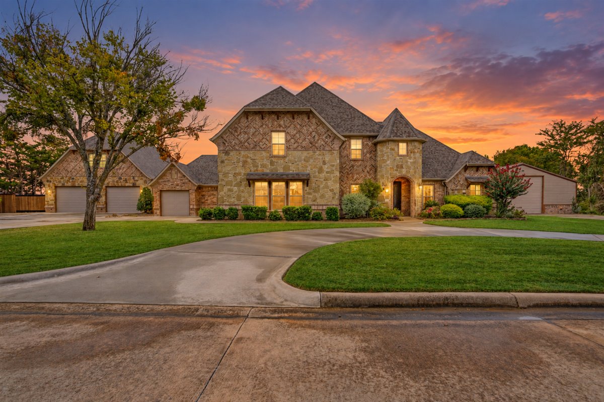3307 Castle Court Property Photo 1