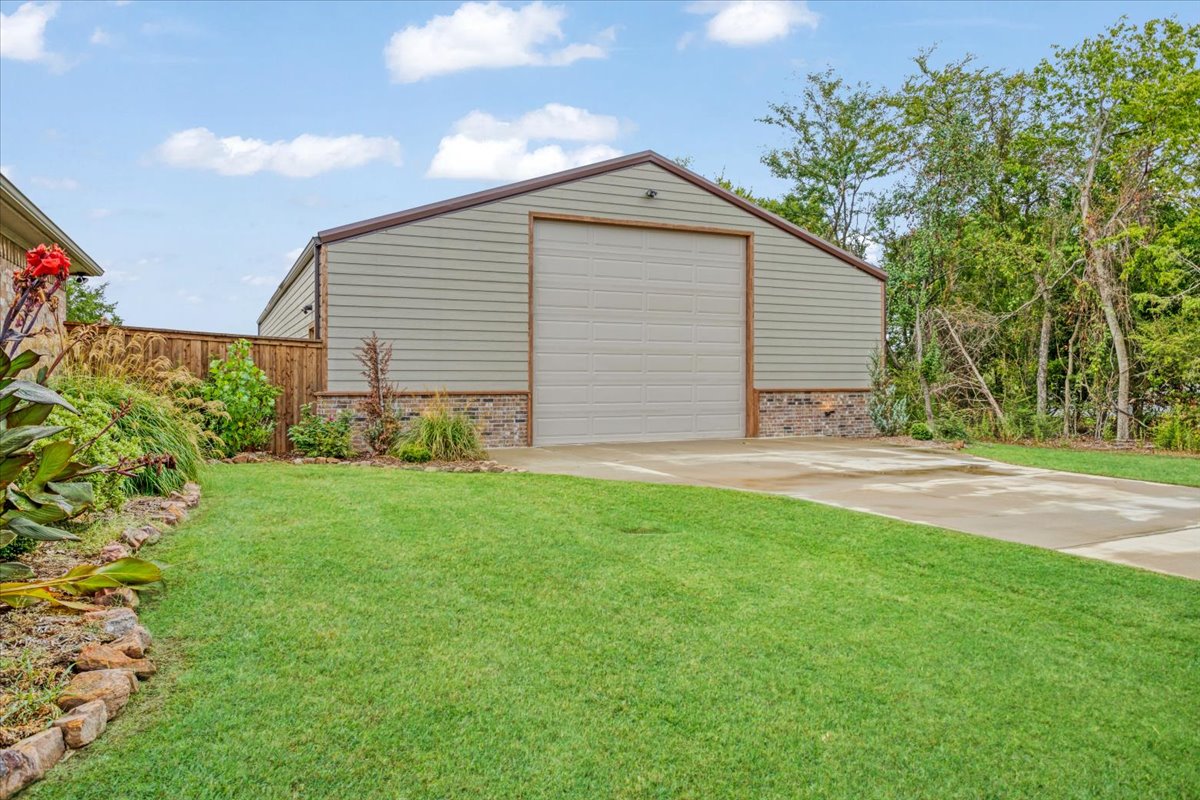 3307 Castle Court Property Photo 6
