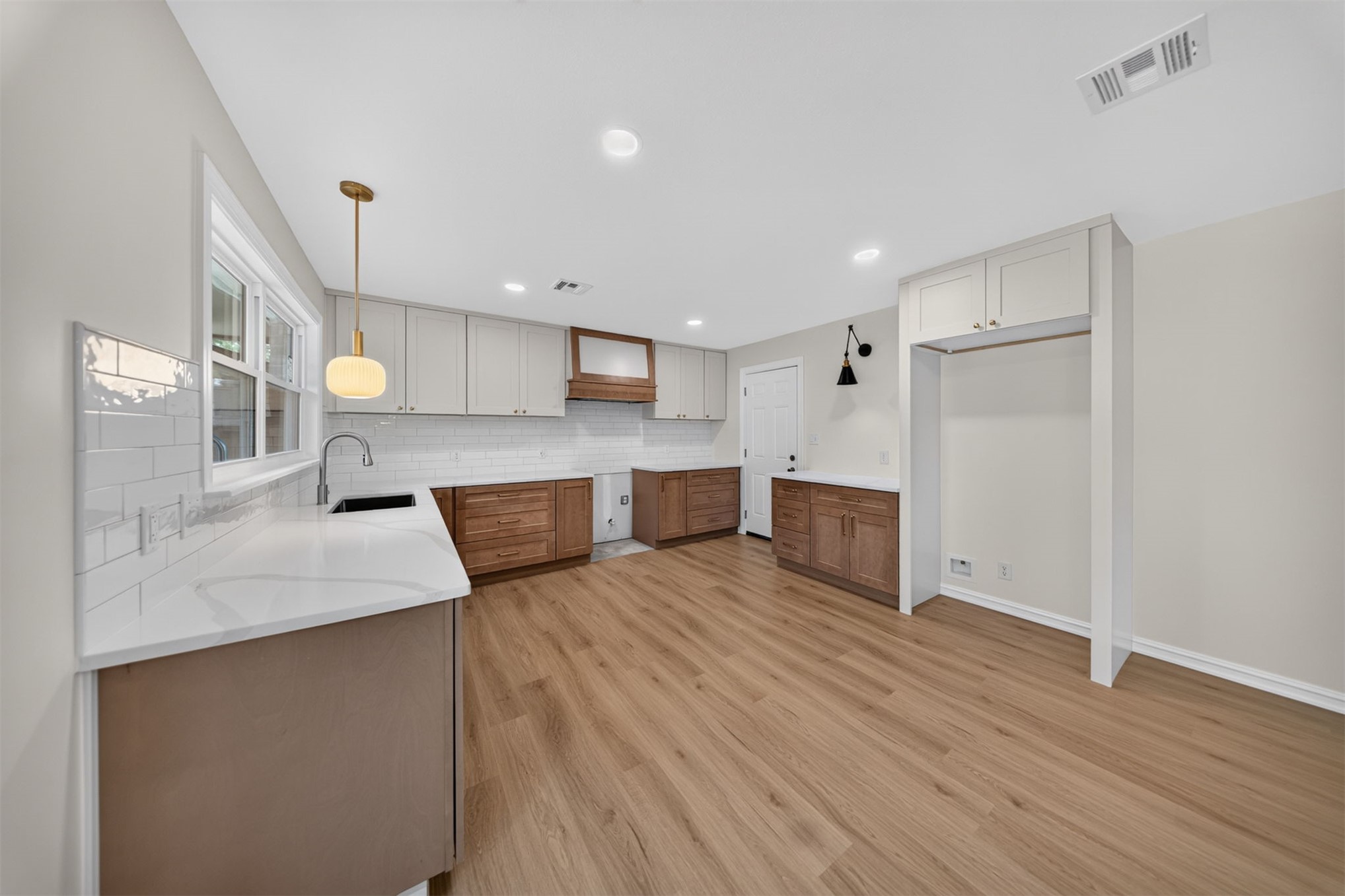 2176 S 77th East Avenue Property Photo 6