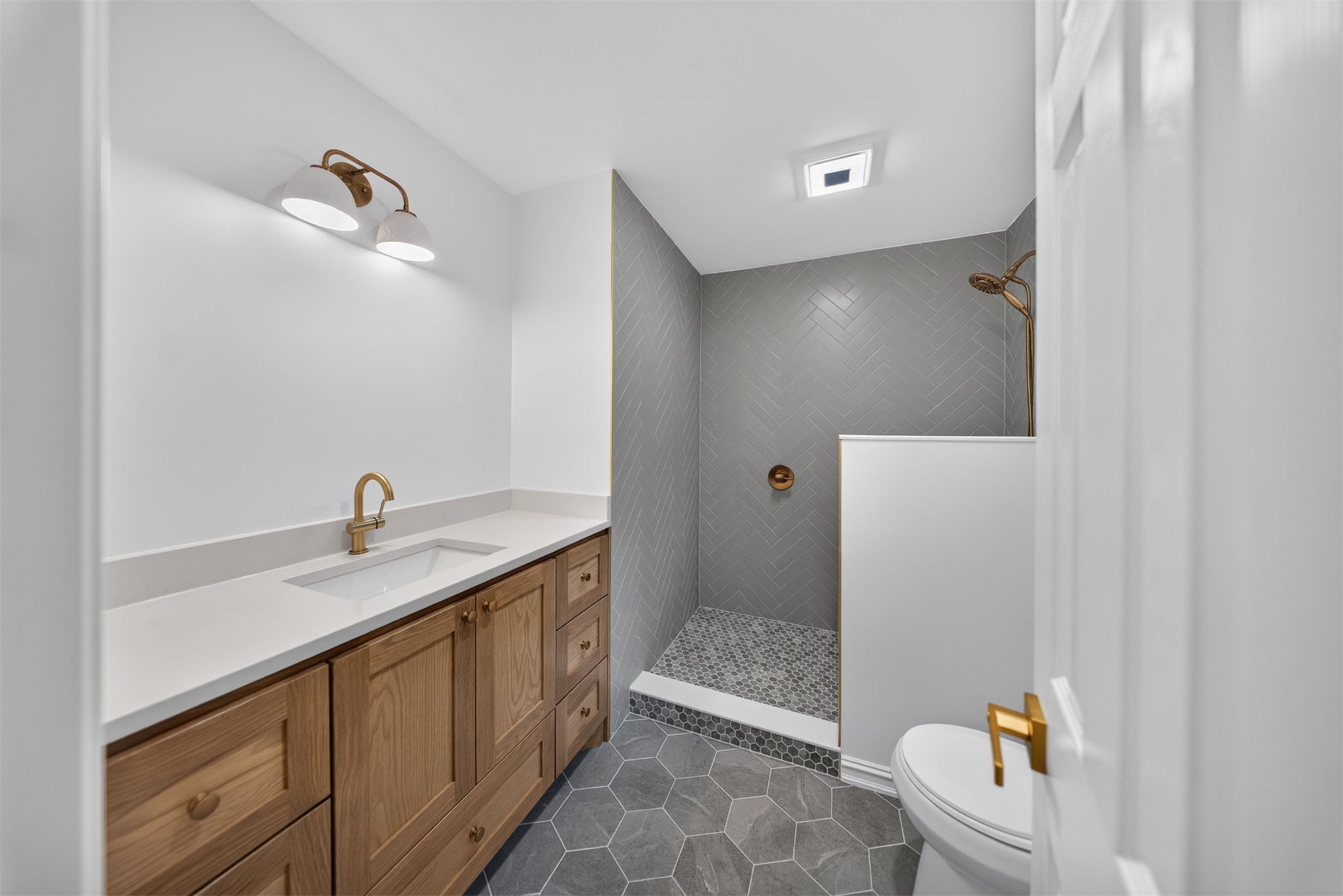 2176 S 77th East Avenue Property Photo 10