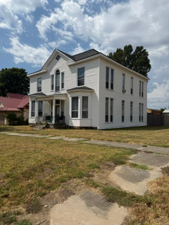 224 N Oak Street Property Photo 1