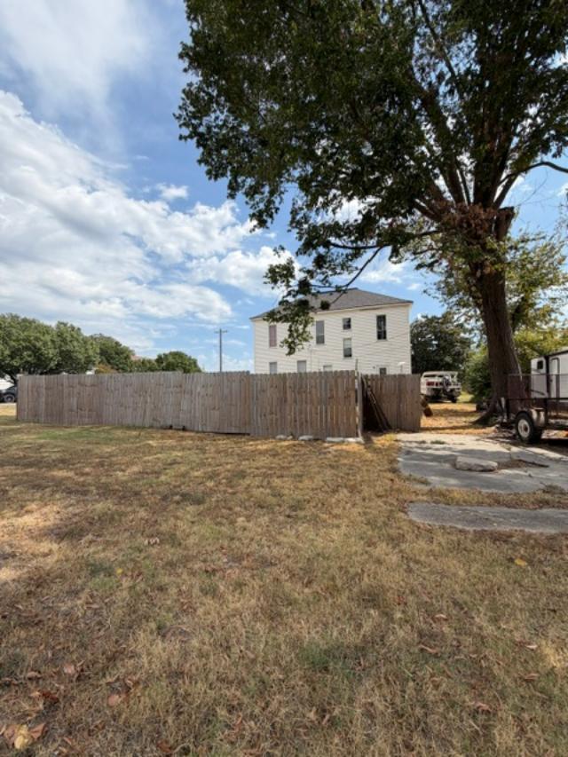224 N Oak Street Property Photo 6