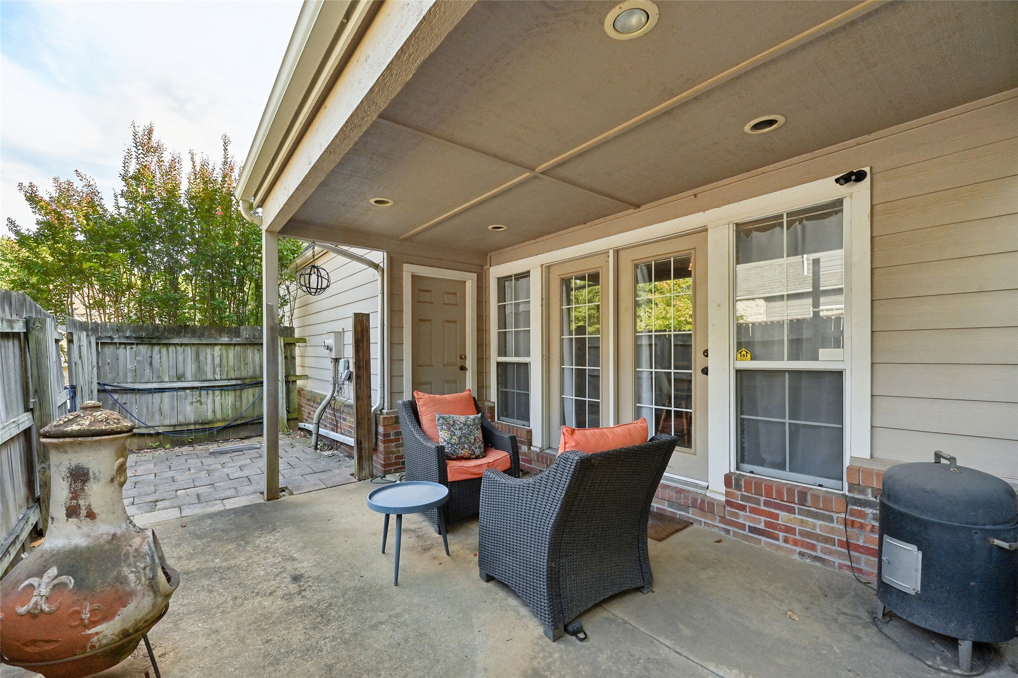 7686 S Fulton Avenue Property Photo 2