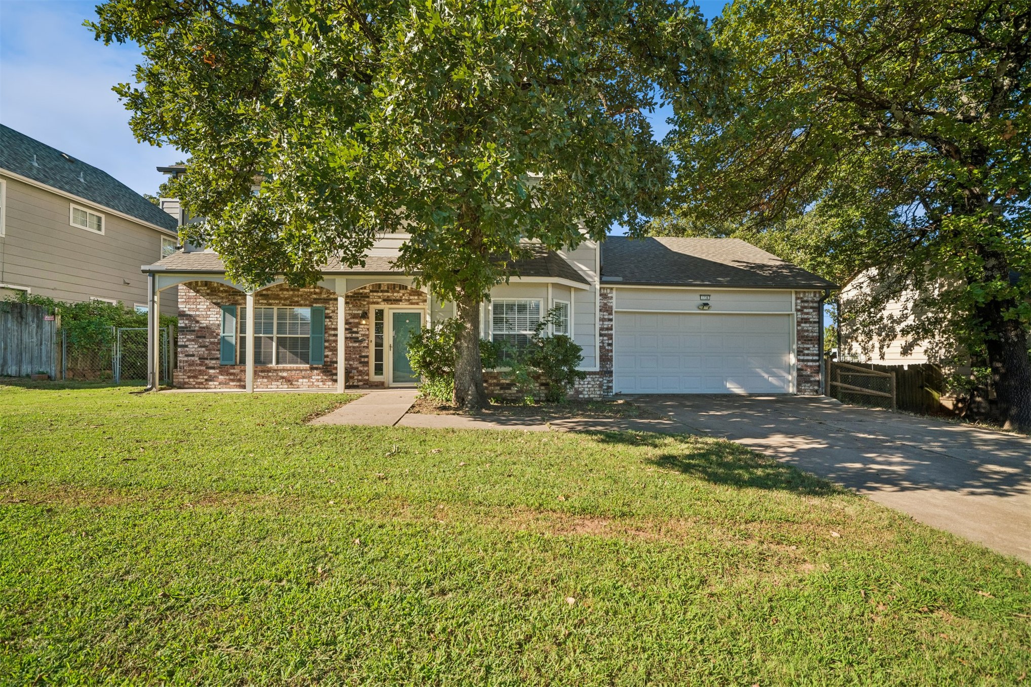 3726 S Rolling Oaks Drive Property Photo 2