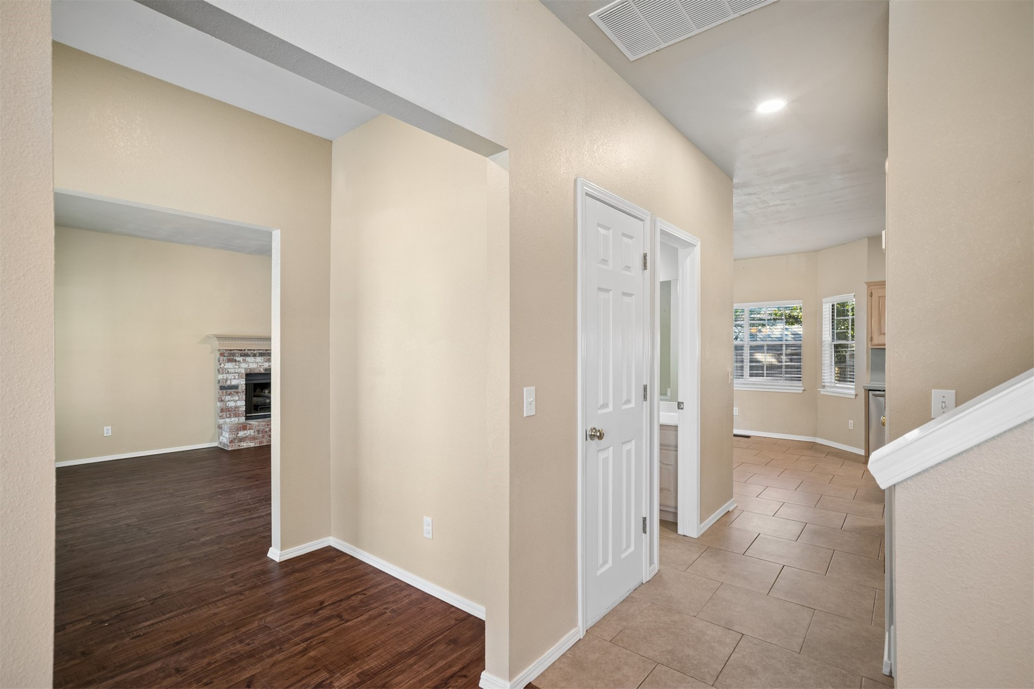 3726 S Rolling Oaks Drive Property Photo 8