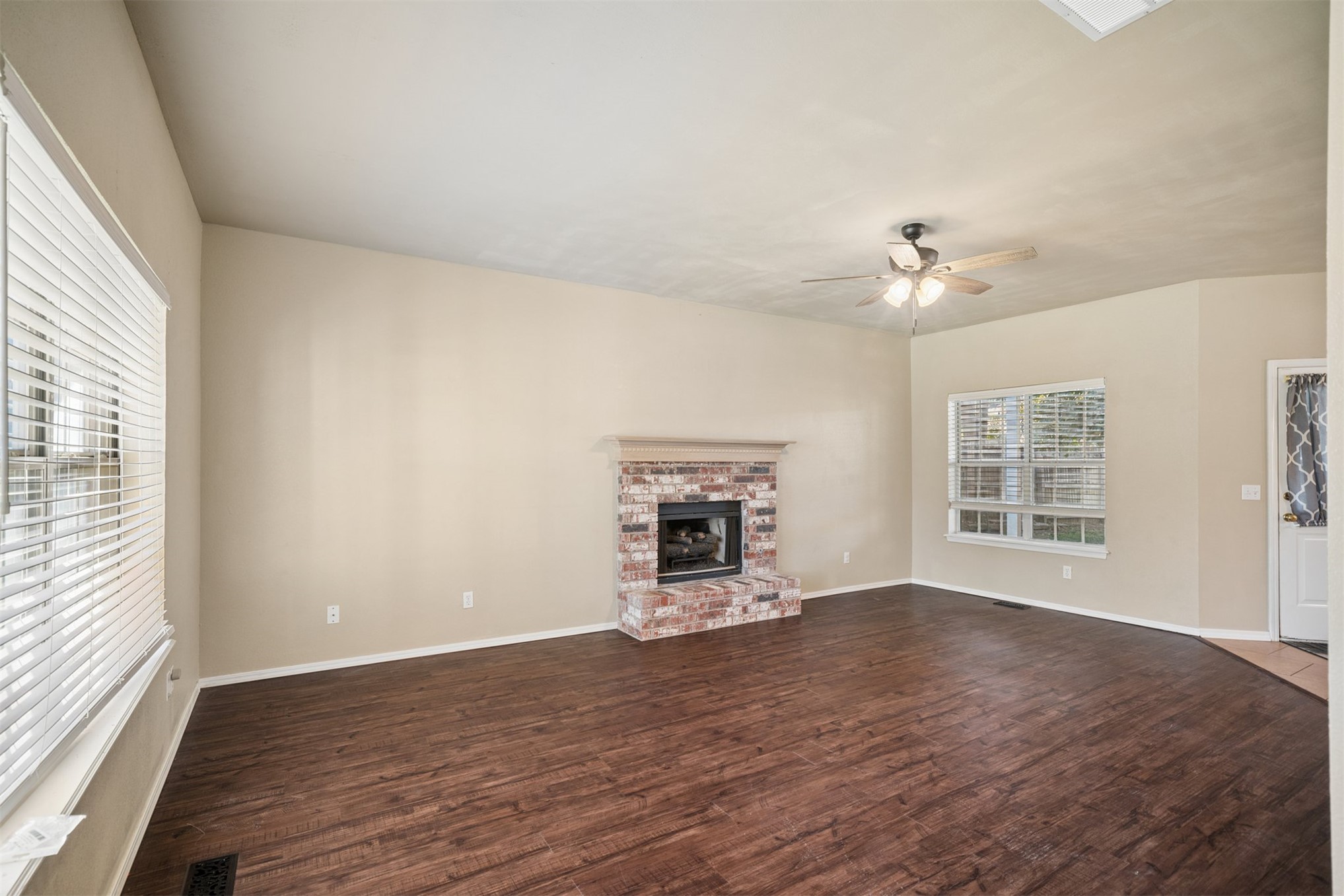 3726 S Rolling Oaks Drive Property Photo 9