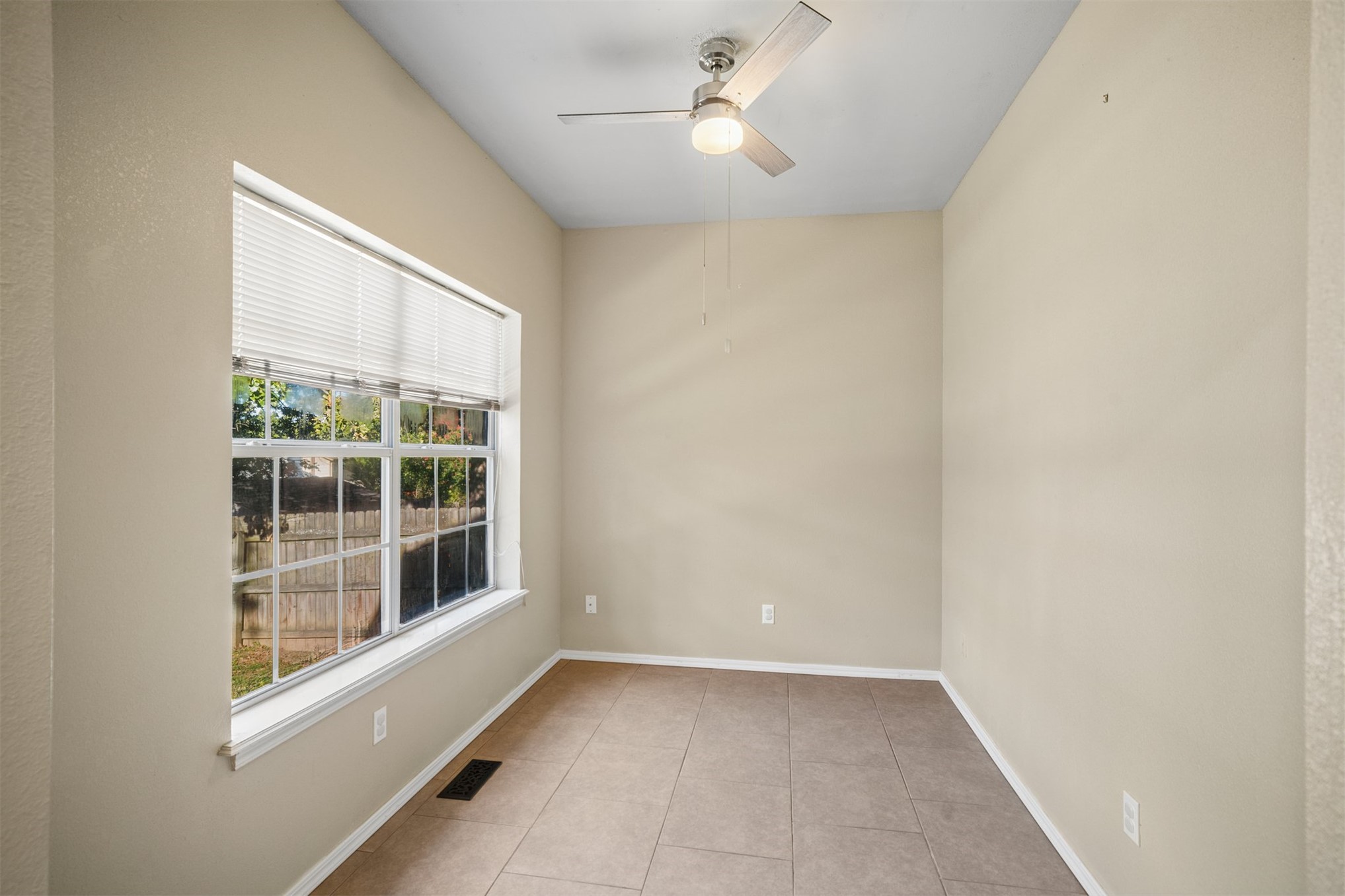 3726 S Rolling Oaks Drive Property Photo 23