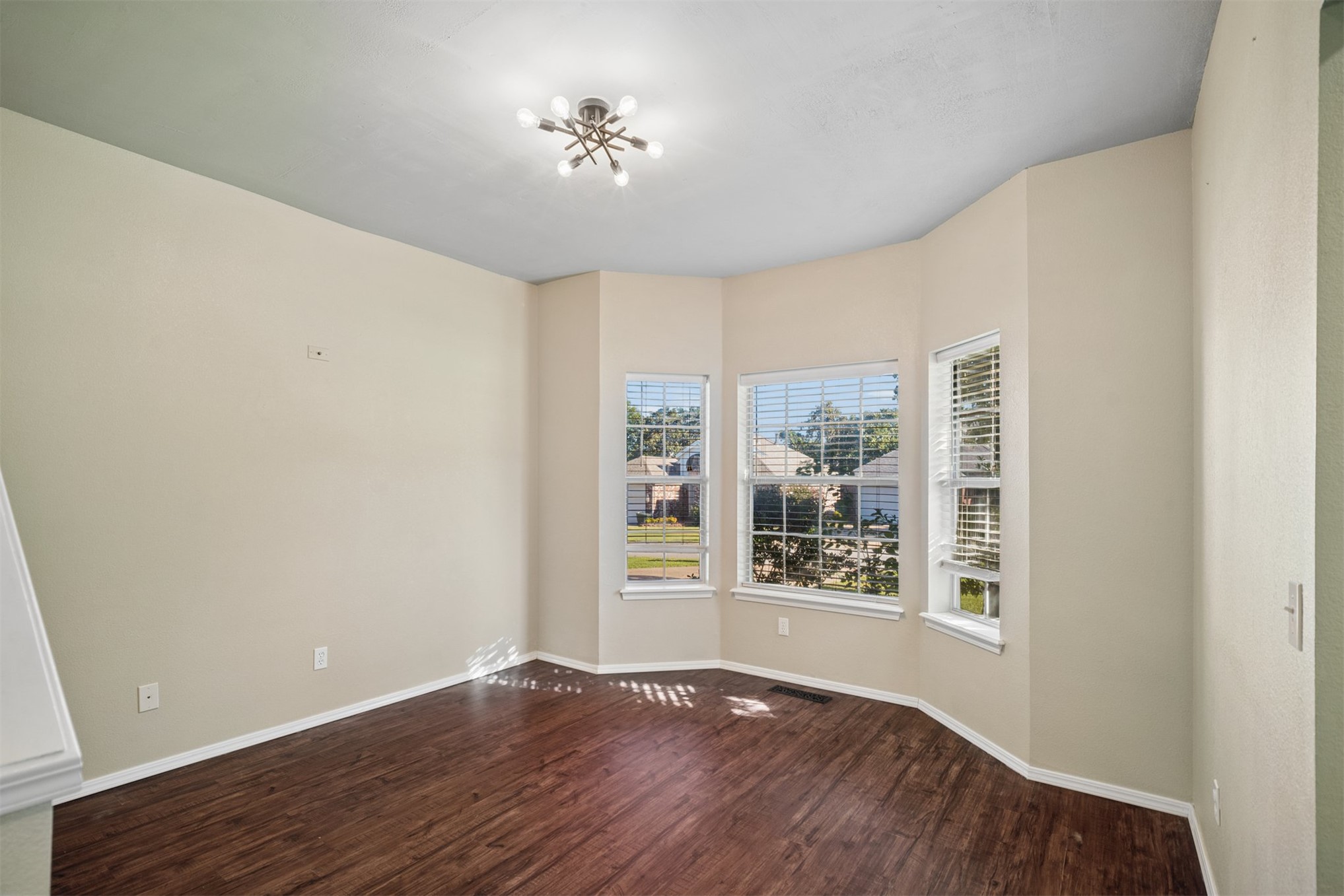 3726 S Rolling Oaks Drive Property Photo 27