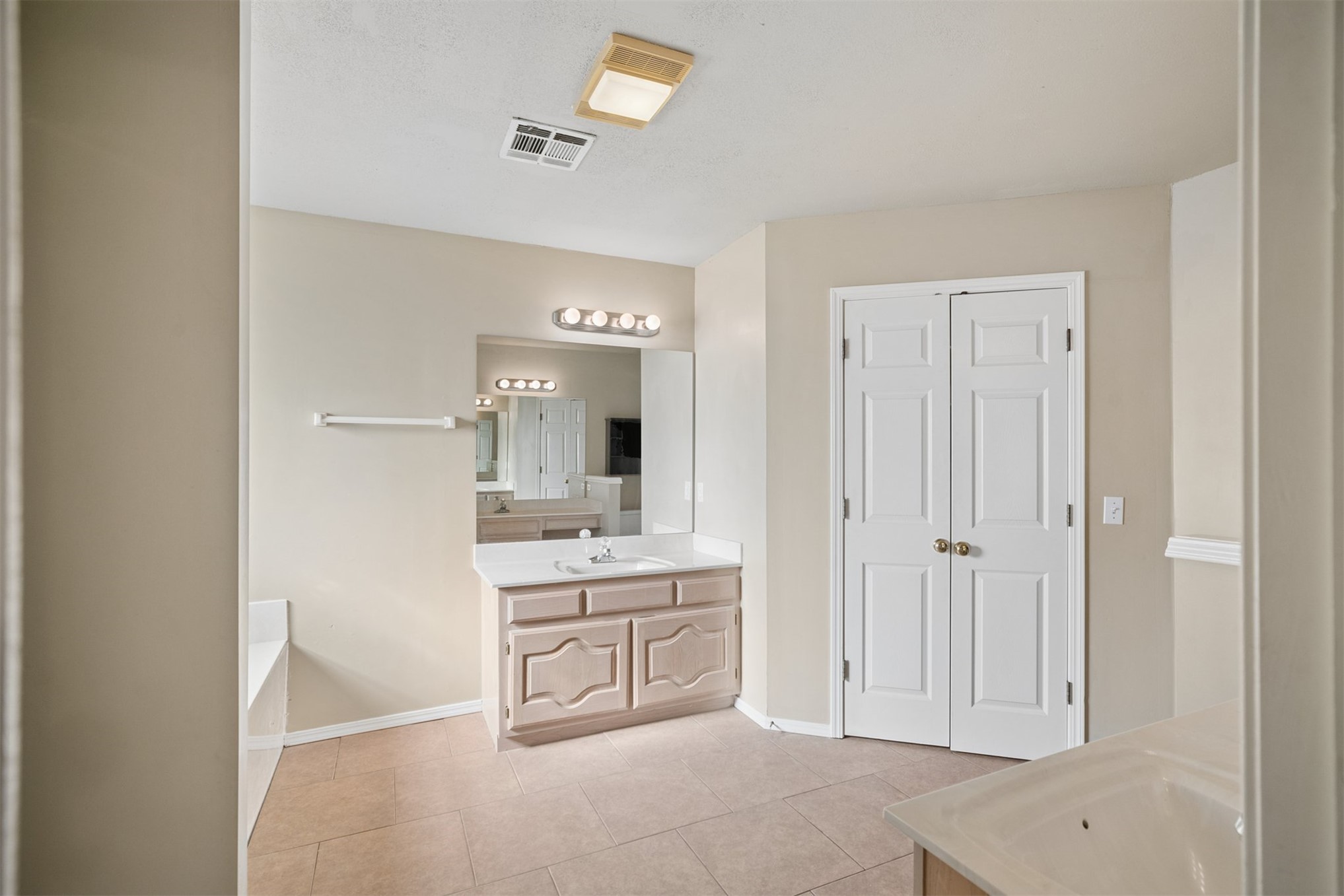 3726 S Rolling Oaks Drive Property Photo 33