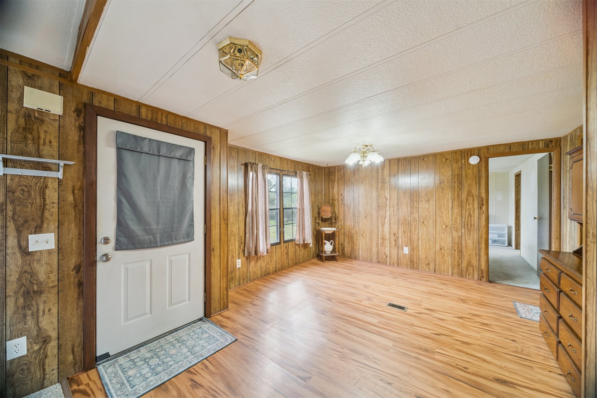358126 E 5400 Road Property Photo 2