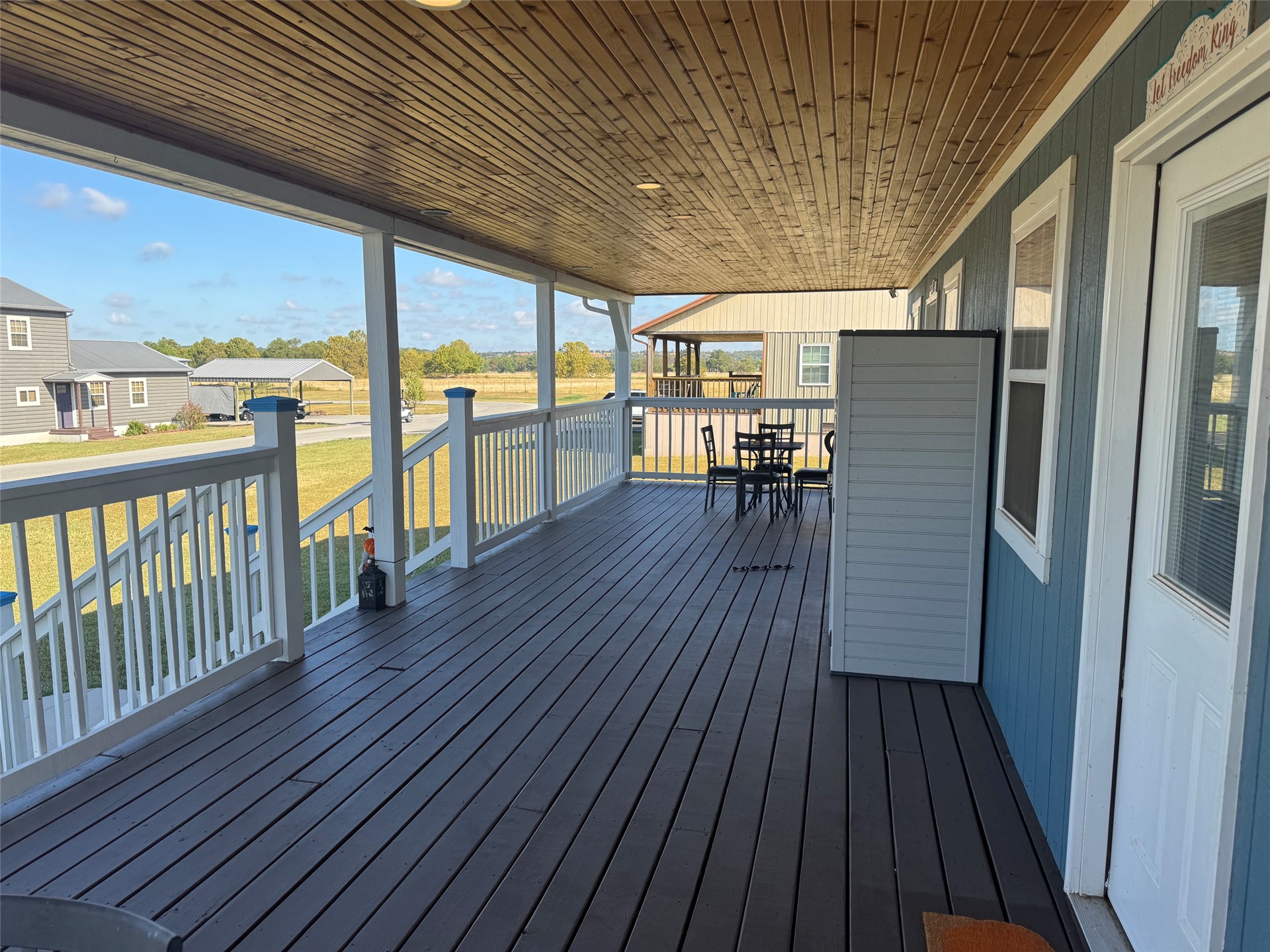 220 Ponds Drive W3 Property Photo 3