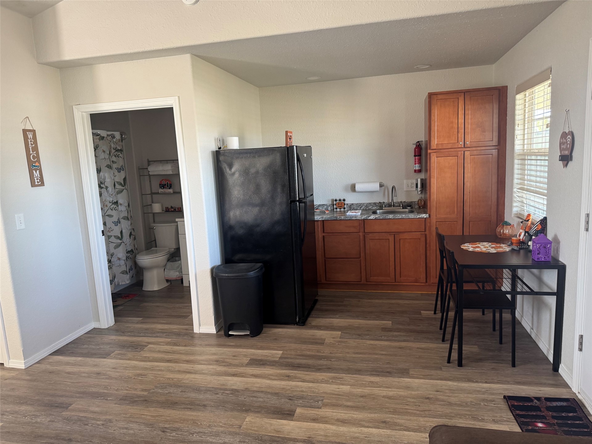 220 Ponds Drive W3 Property Photo 8
