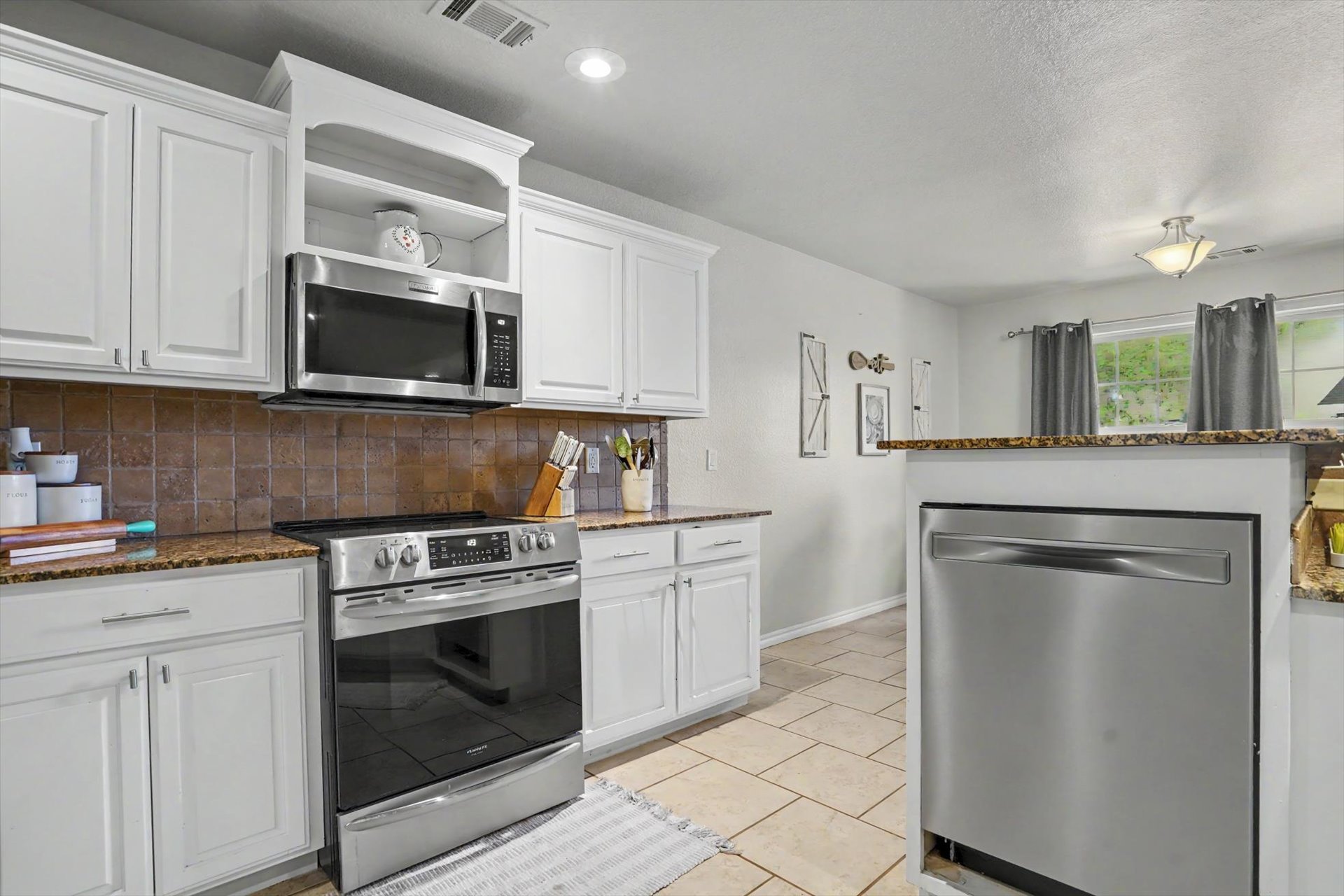12529 S Date Place Property Photo 11