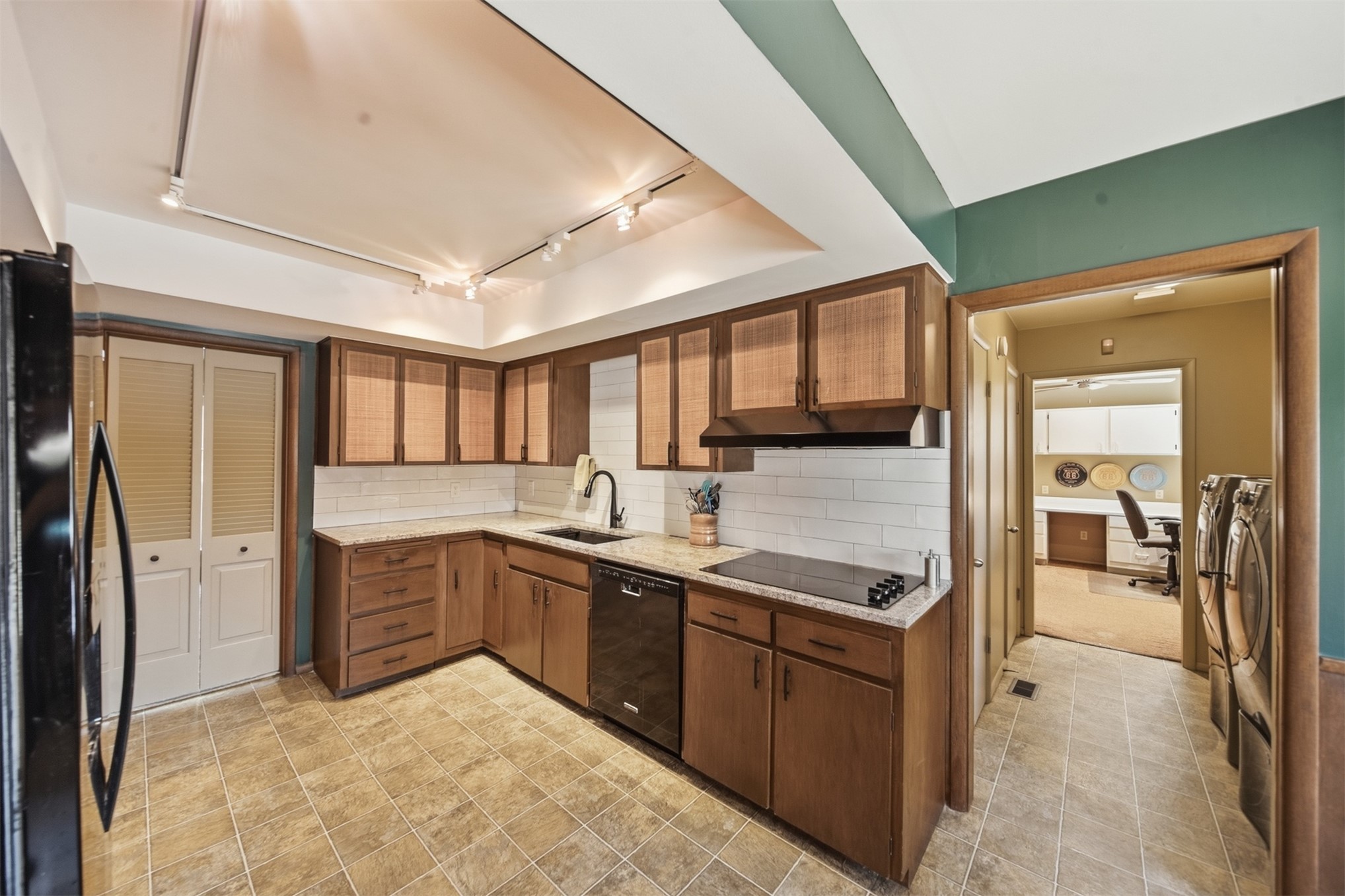 6316 E 57th Place Property Photo 10