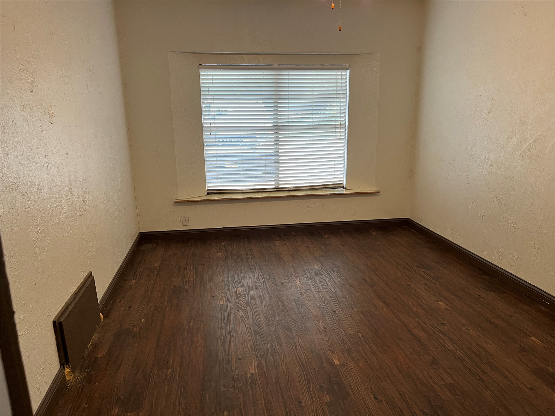 1519 Windsor Way Property Photo 11