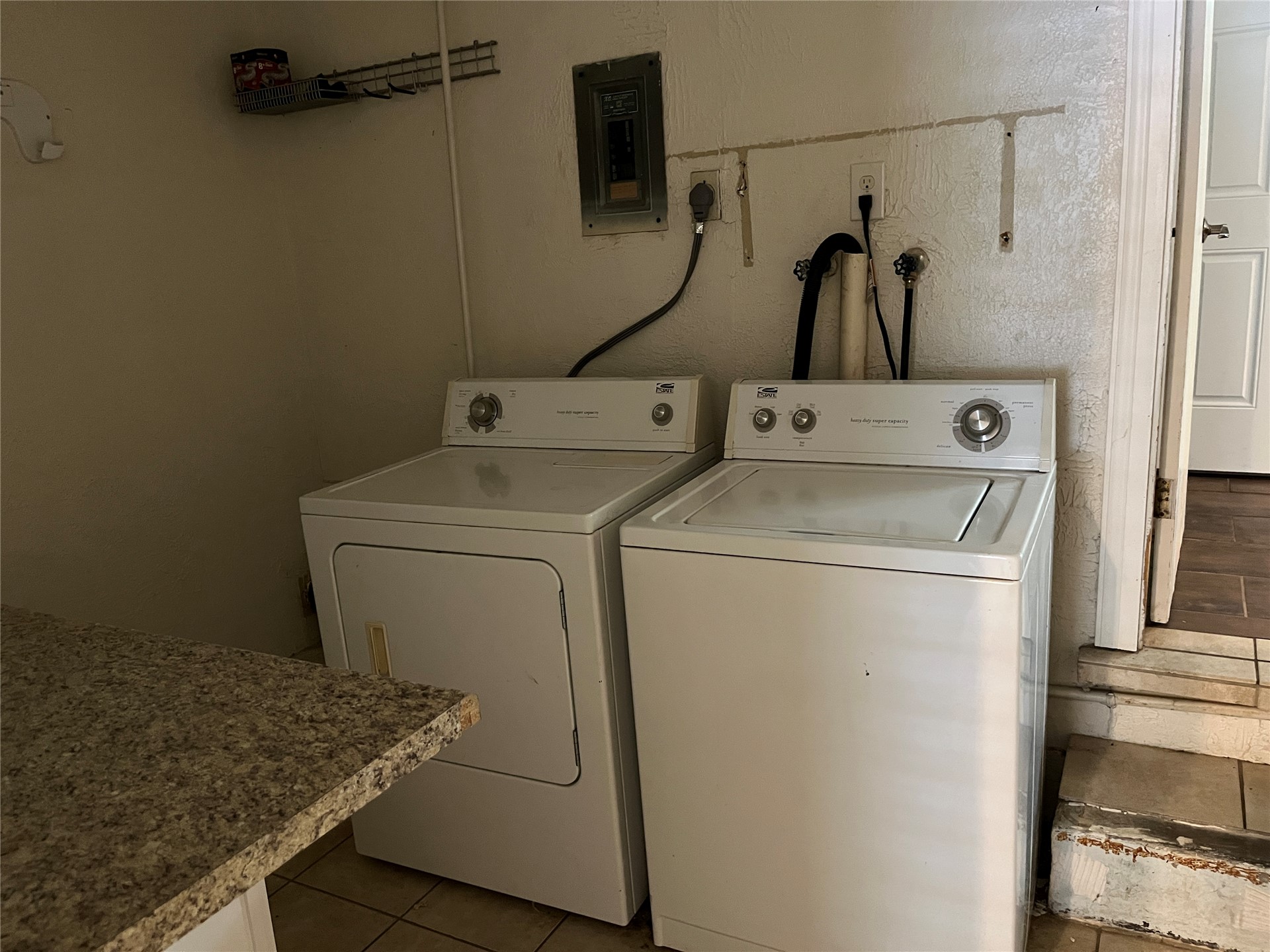 1519 Windsor Way Property Photo 12
