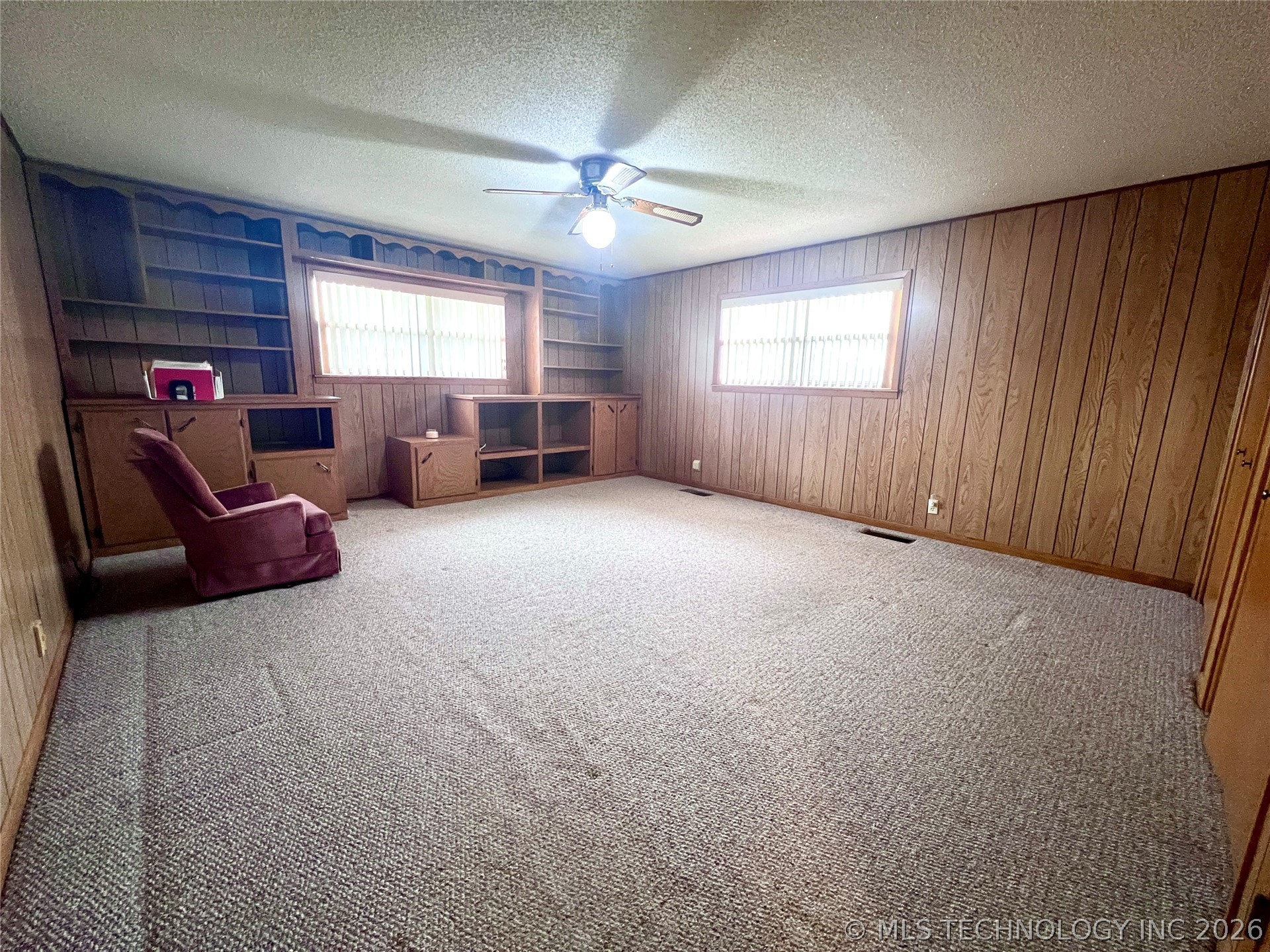 308 E Main Property Photo 12