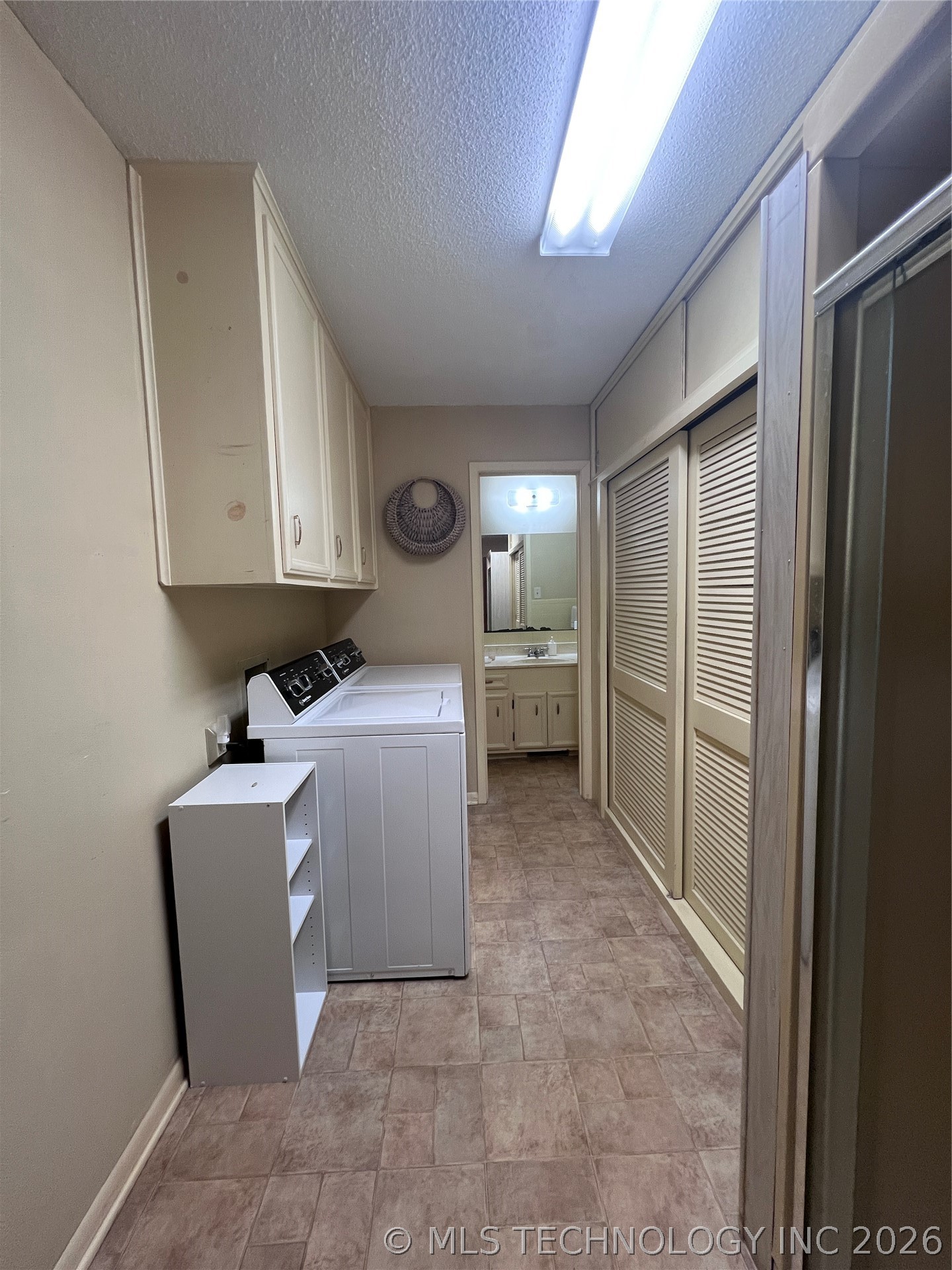 308 E Main Property Photo 13