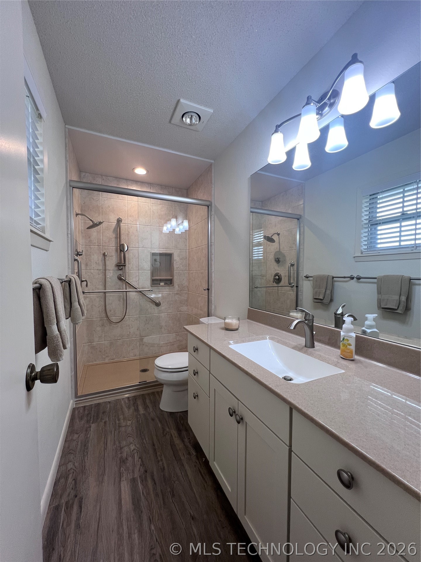 308 E Main Property Photo 15