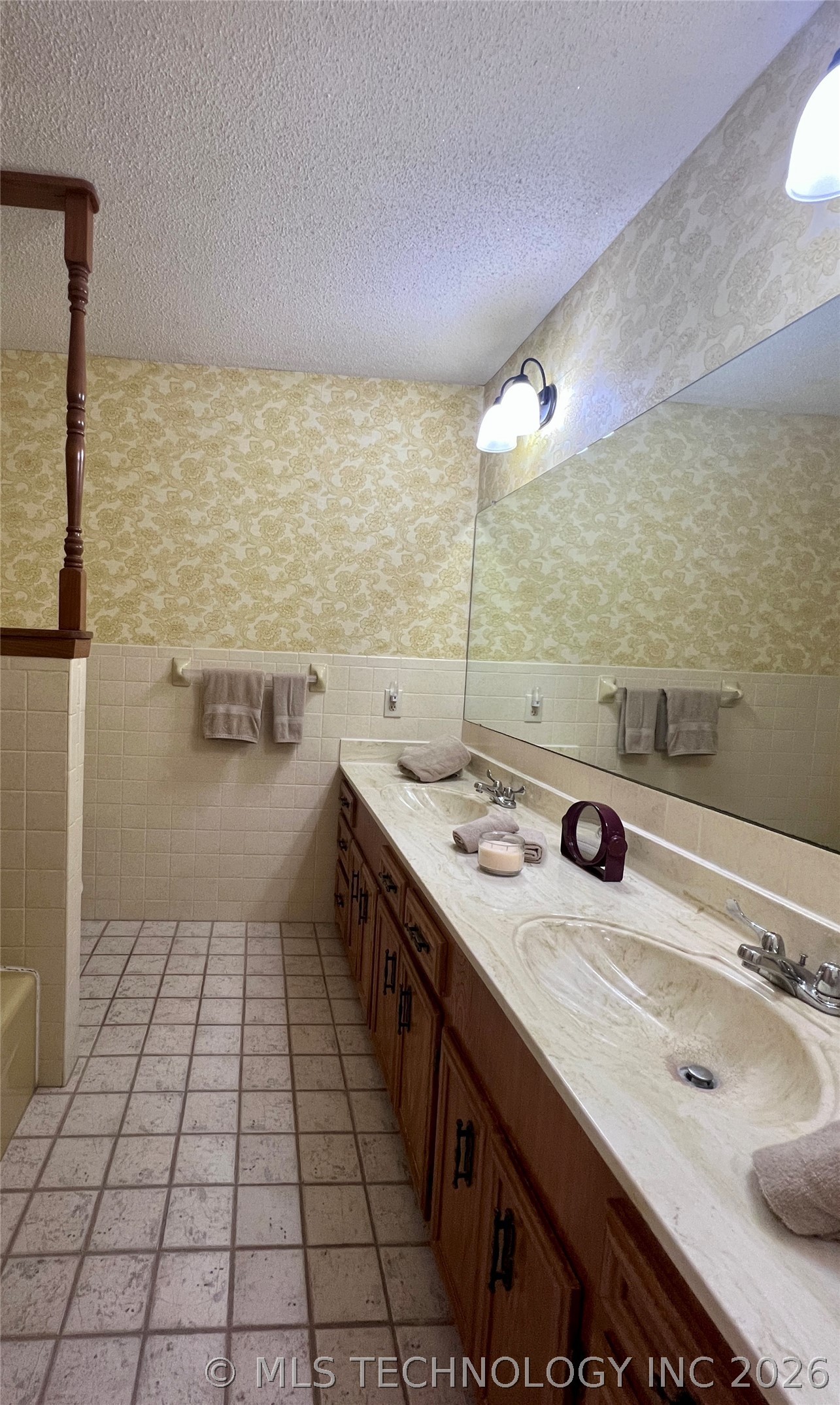 308 E Main Property Photo 18