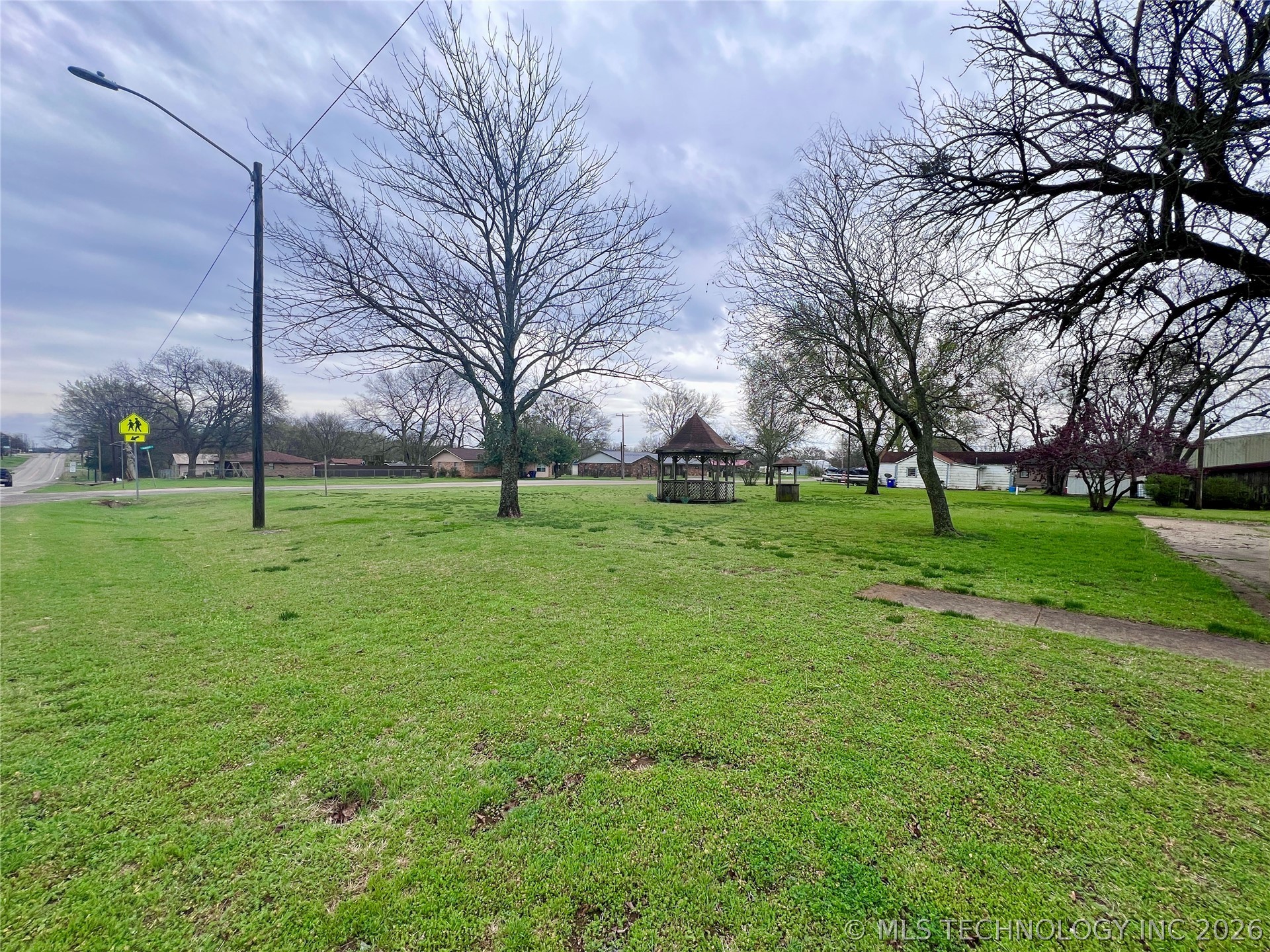 308 E Main Property Photo 21