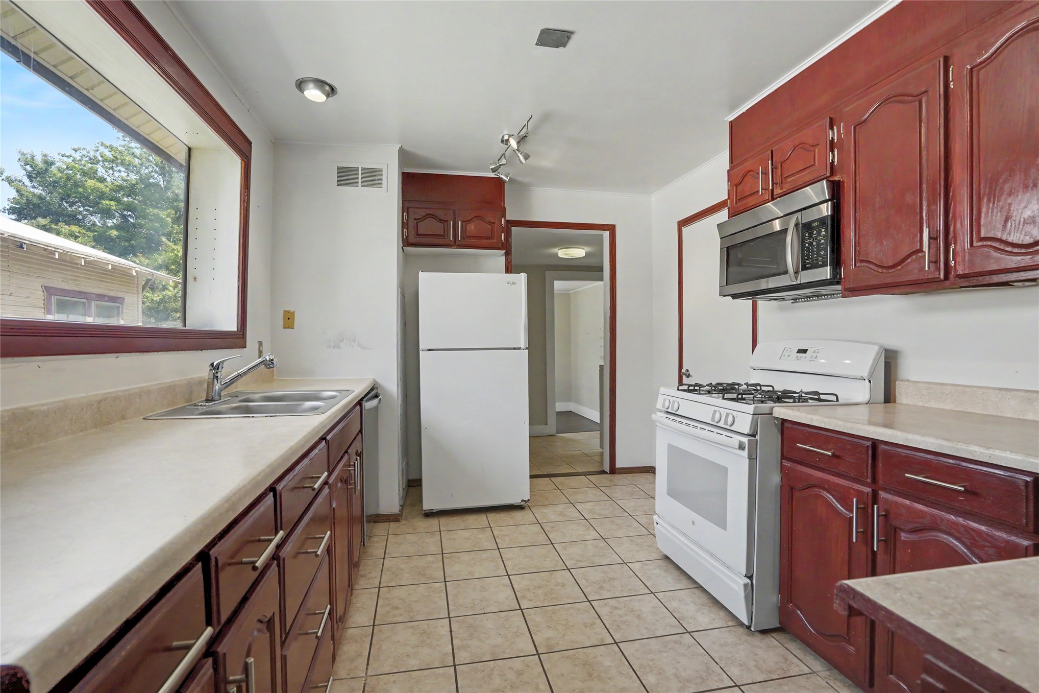 331 Xanthus Avenue Property Photo 17