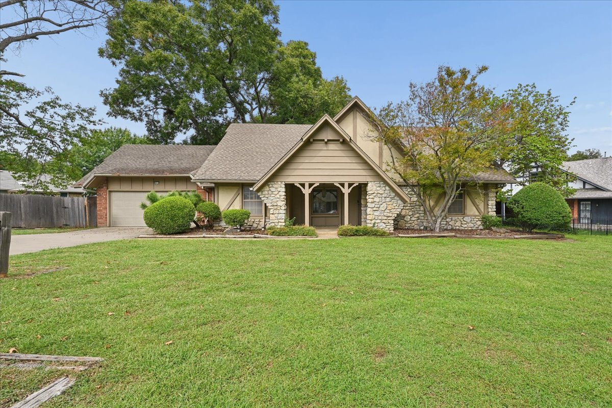 6915 E 78th Place Property Photo 3